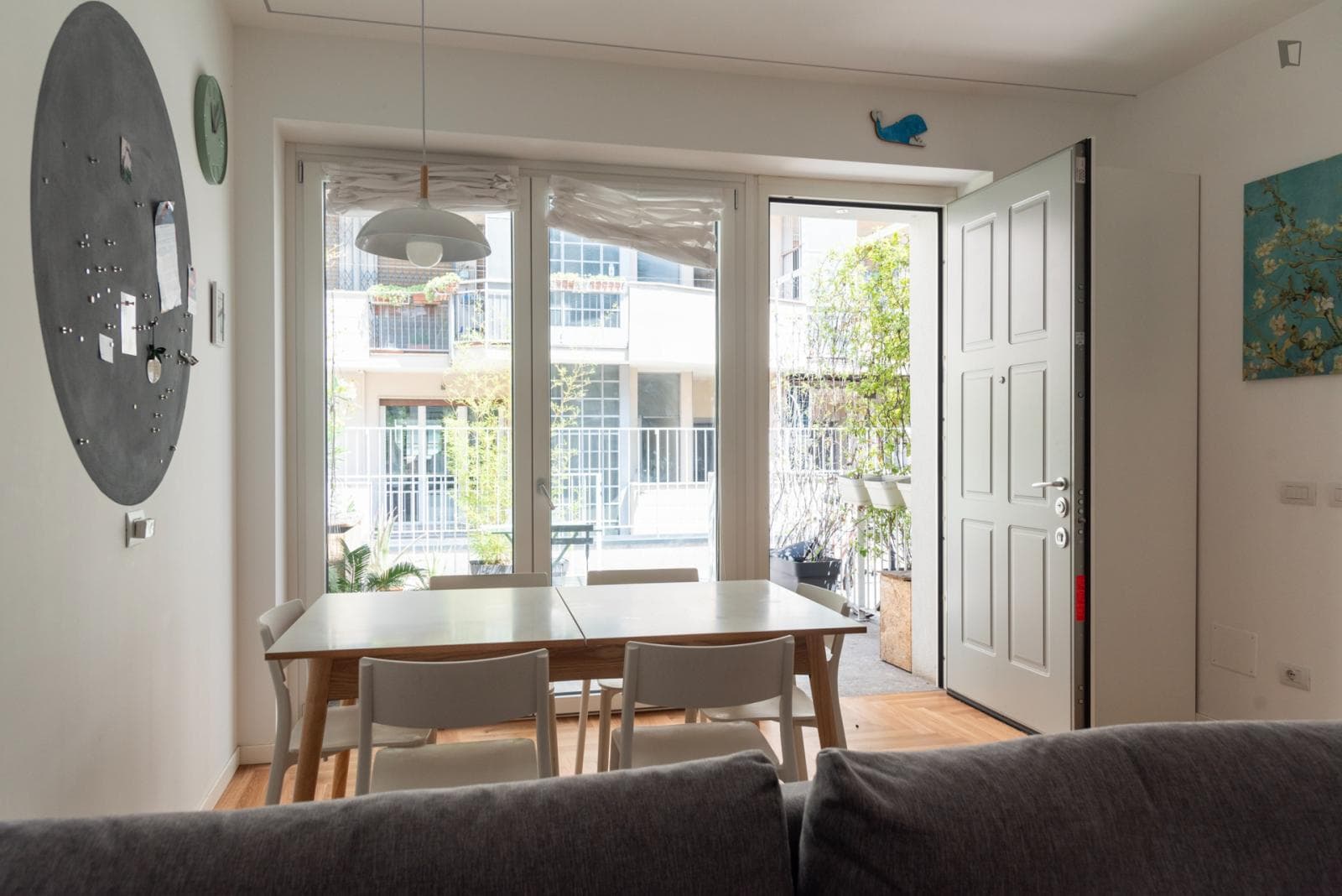 Bright 1-bedroom apartment with terrace next to Caiazzo metro station photo 1