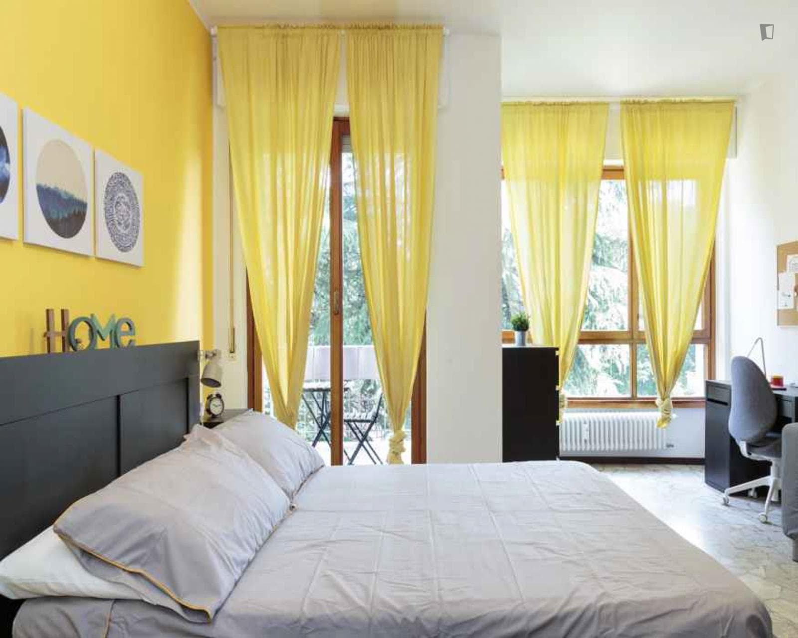 Large double bedroom close to Vimodrone metro station photo 1