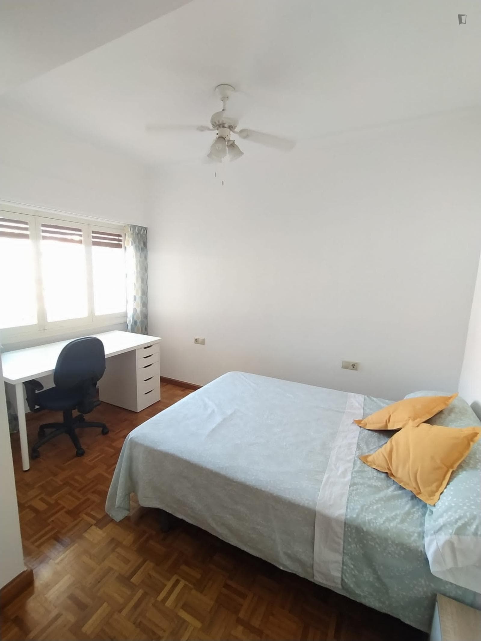 Delightful double bedroom in the central Mercado neighbourhood photo 1