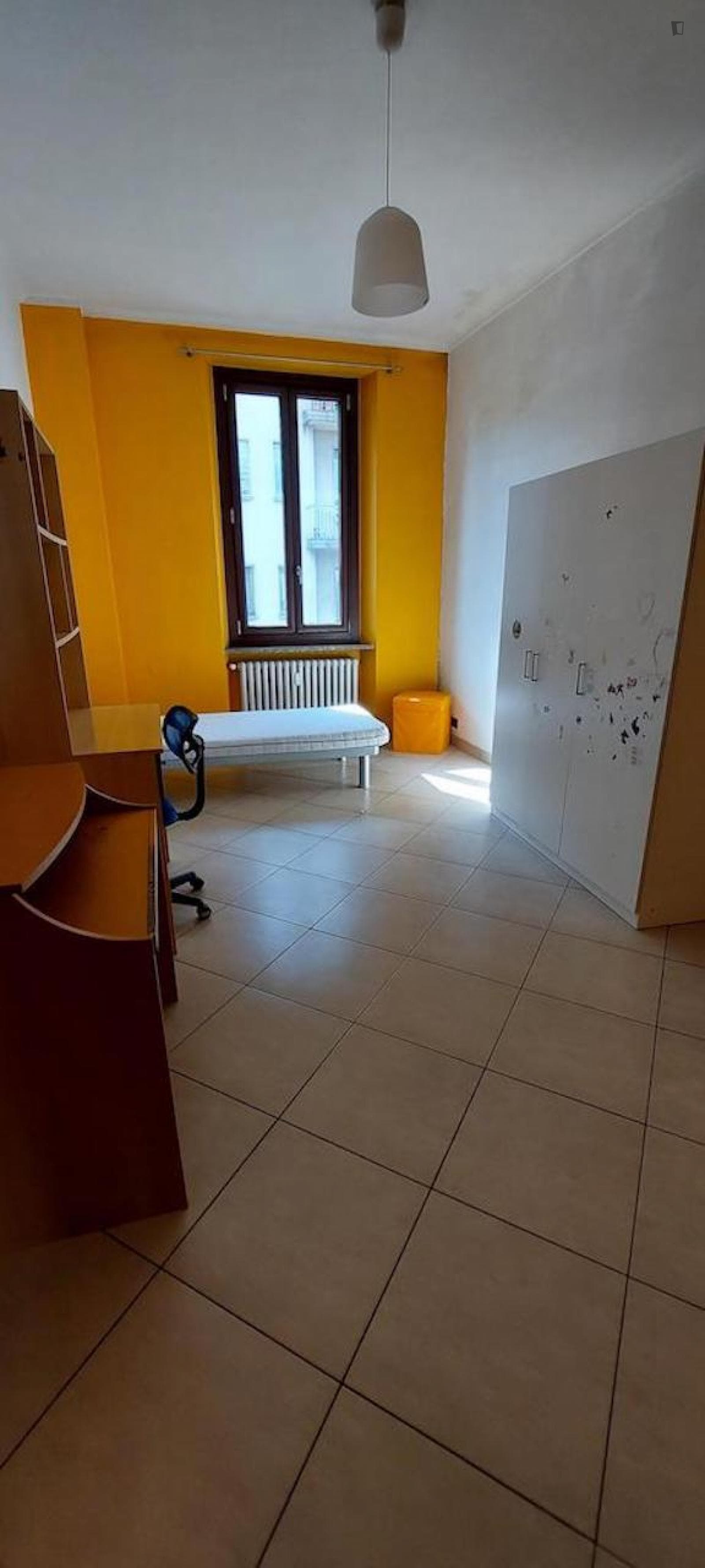 Spacious single bedroom in Valdocco photo 1