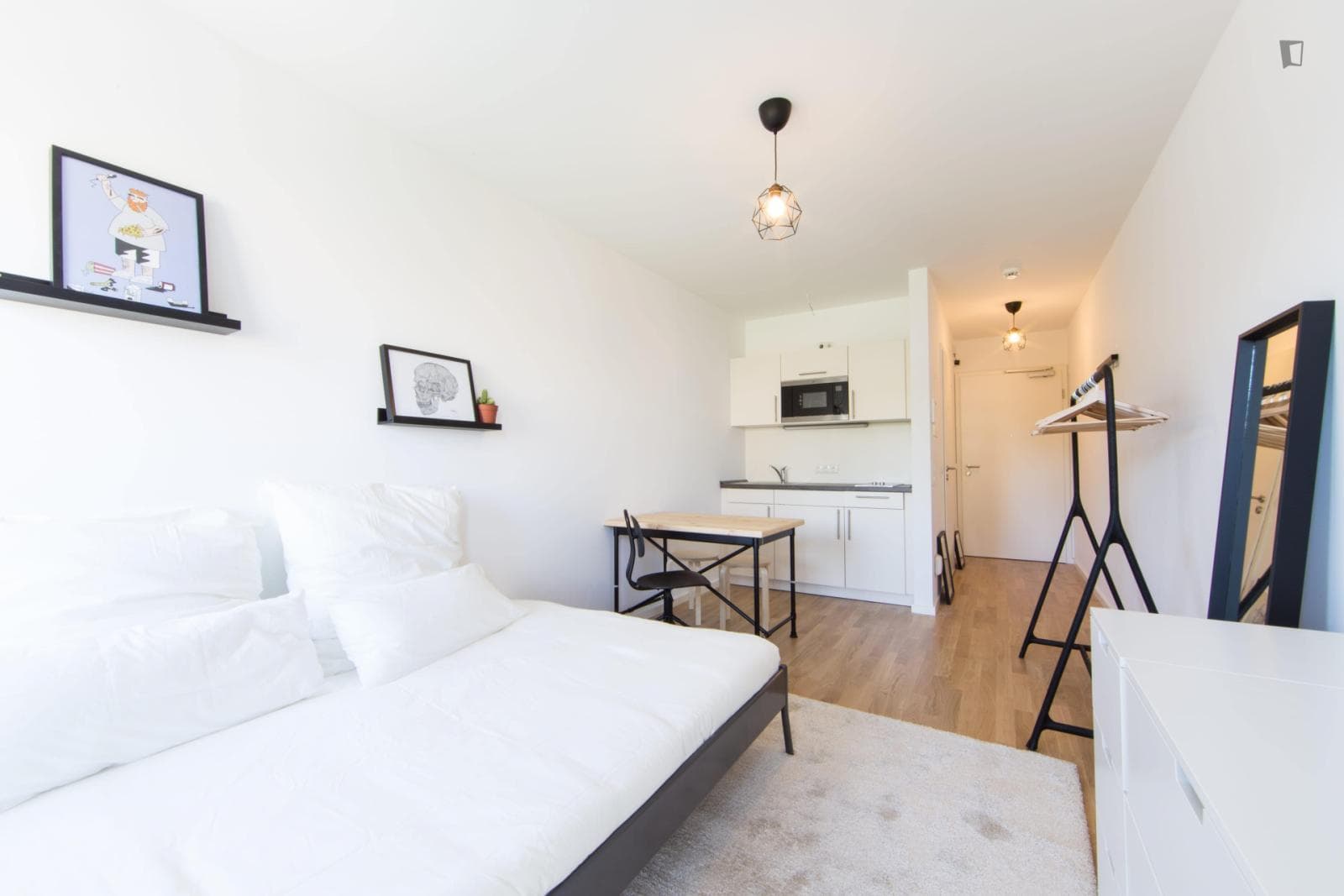 Comfy double bedroom, with private kitchen, in Lichtenberg photo 1