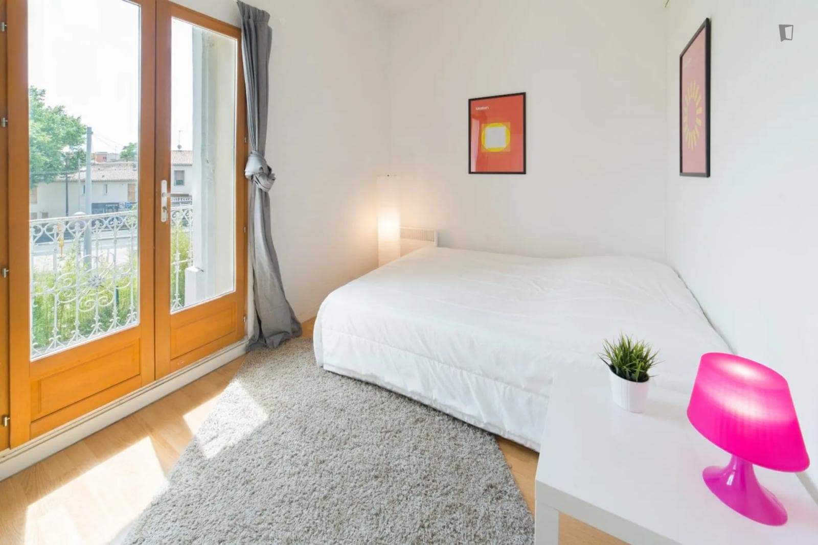 Sunny double bedroom in Gares photo 1