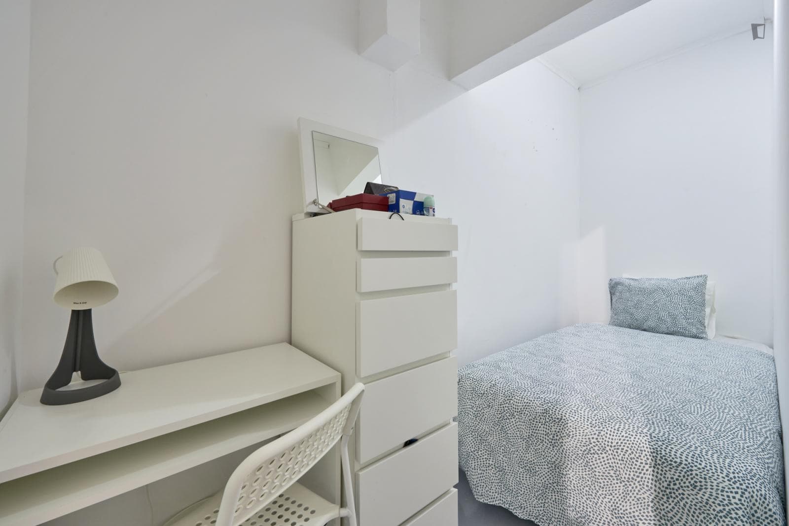 Cosy single bedroom close to José Gomes Ferreira Park photo 1