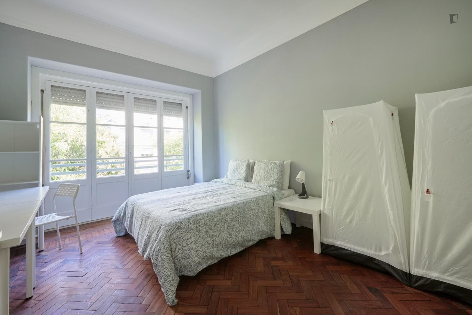Bright double bedroom close to Saldanha metro station photo 1