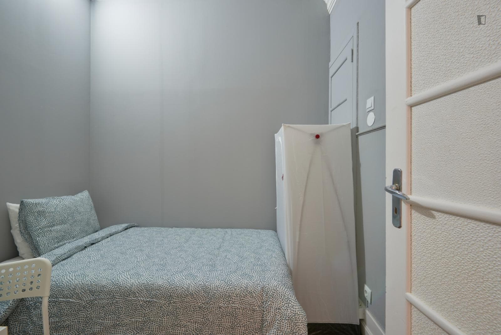 Humble single bedroom close to NOVA Uni photo 1