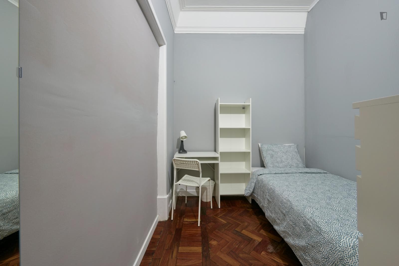 Decent single bedroom very close to Saldanha metro station photo 1