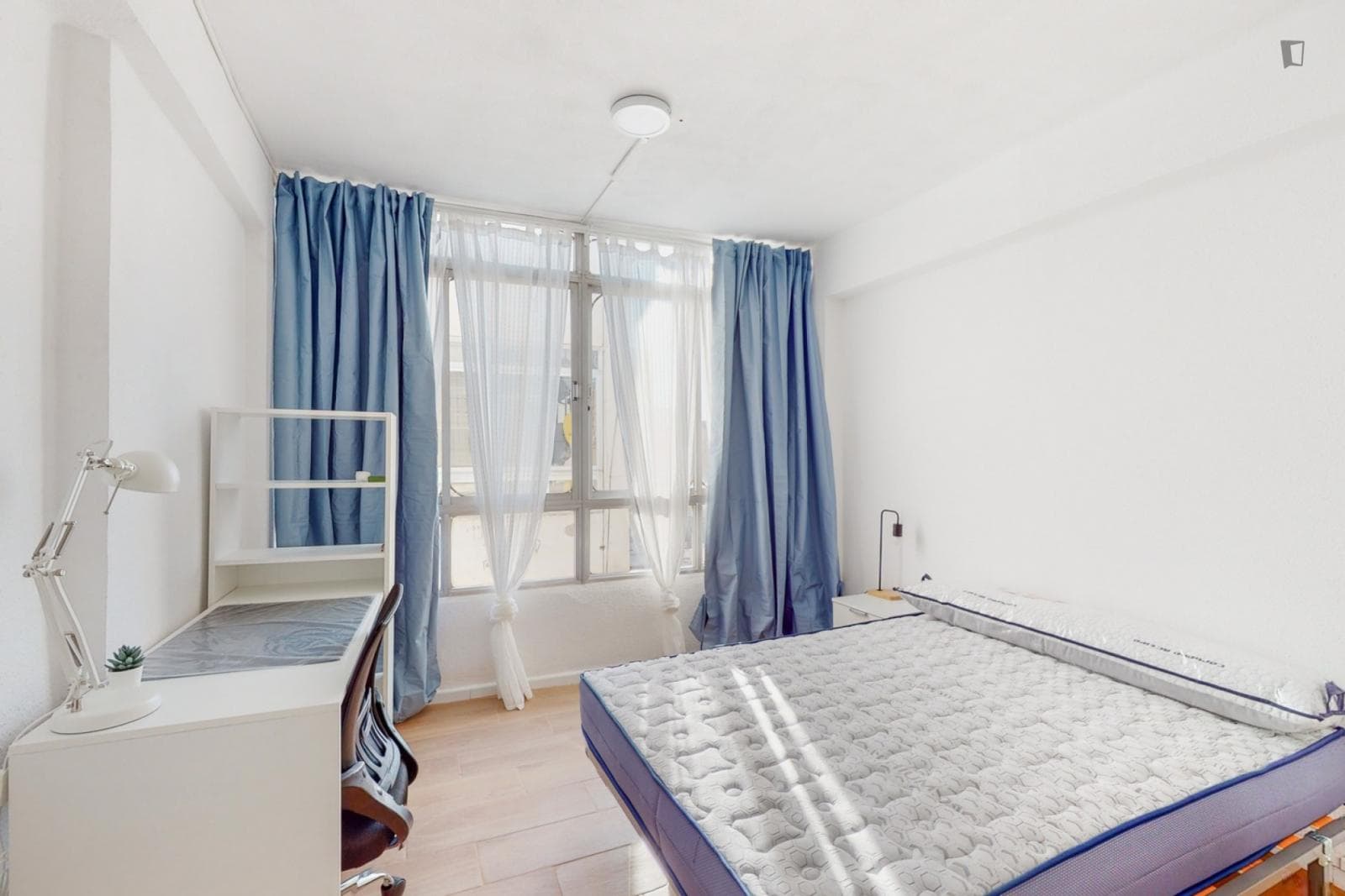 Attractive single bedroom photo 1