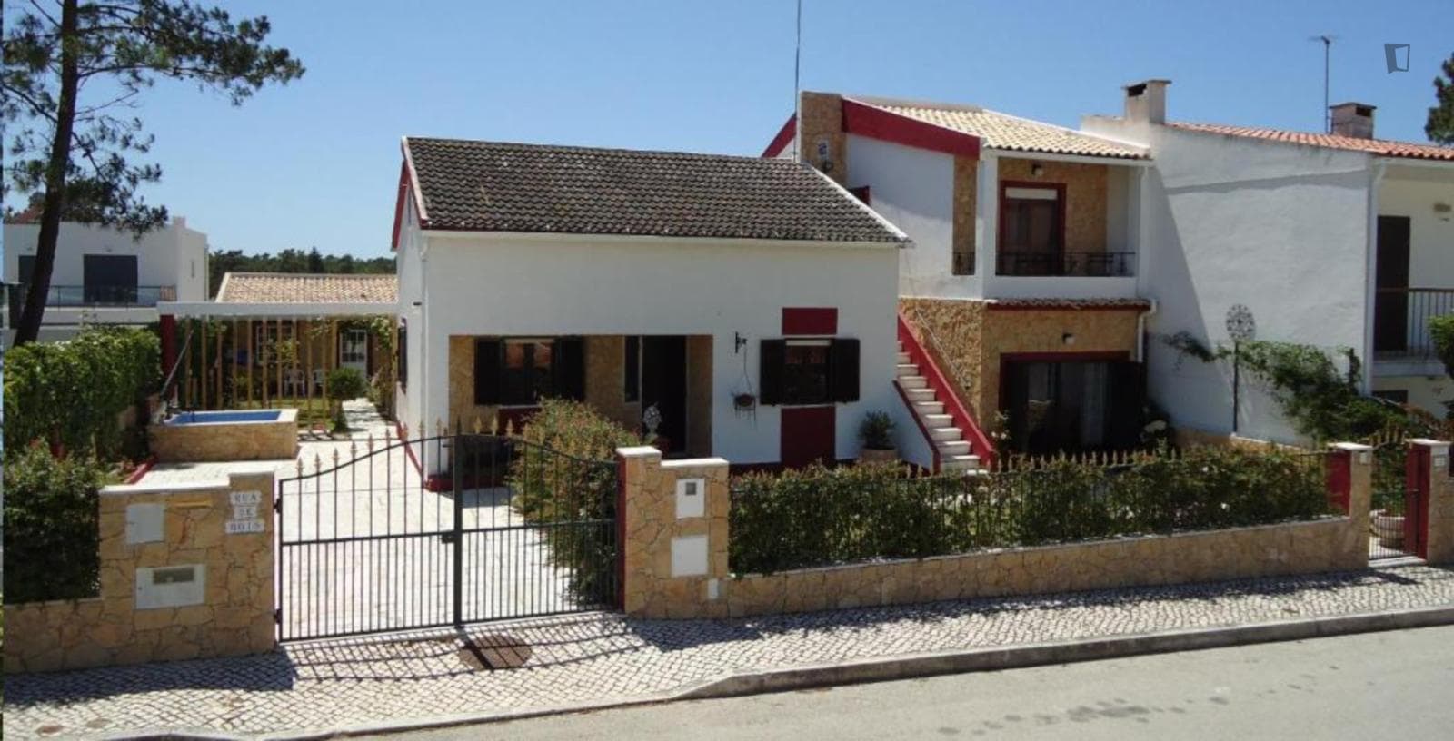 Amazing 3-bedroom house with garden close to Lagoa De Albufeira photo 1