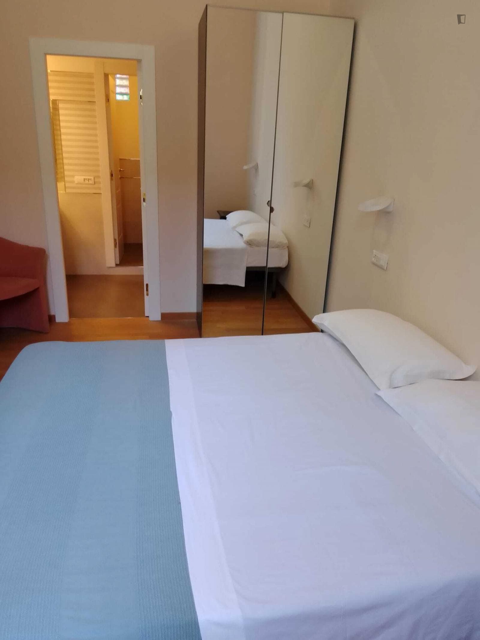Bedroom in shared apartment photo 1