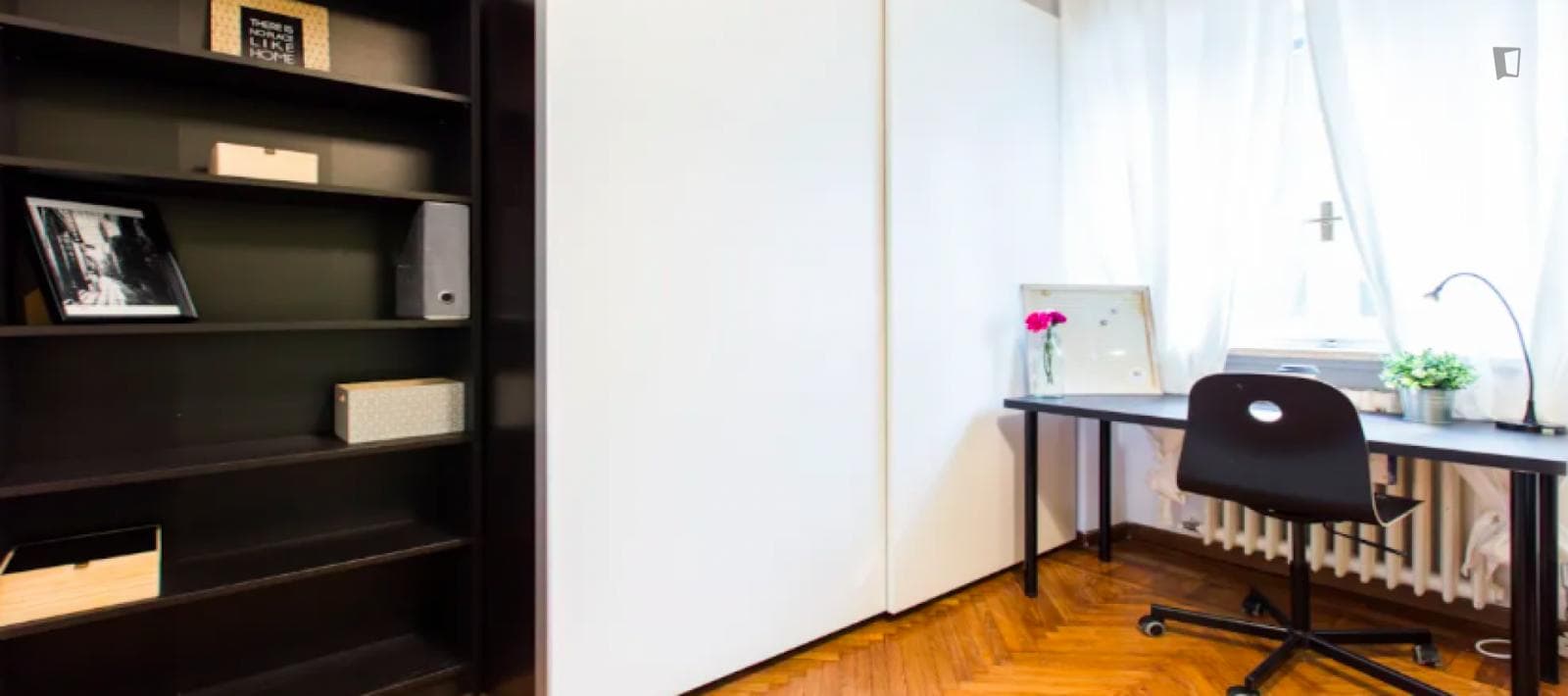 Inviting double bedroom in a 3-bedroom flat near Gambara metro station photo 1