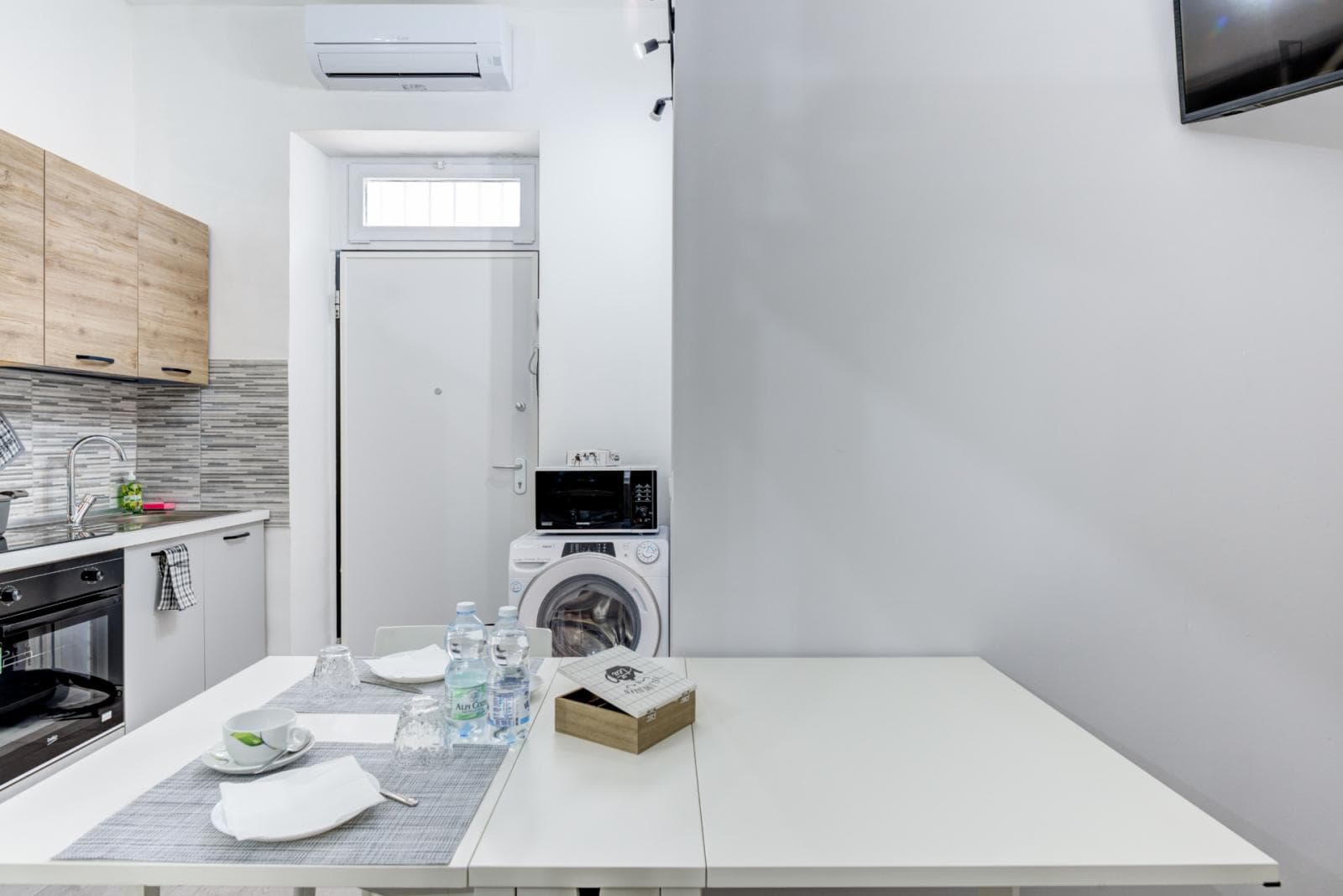 Bright studio close to Principi d'Acaja metro station photo 1