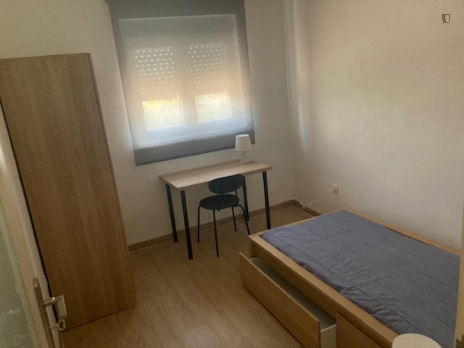 Single bedroom in 2-bedroom apartment photo 1