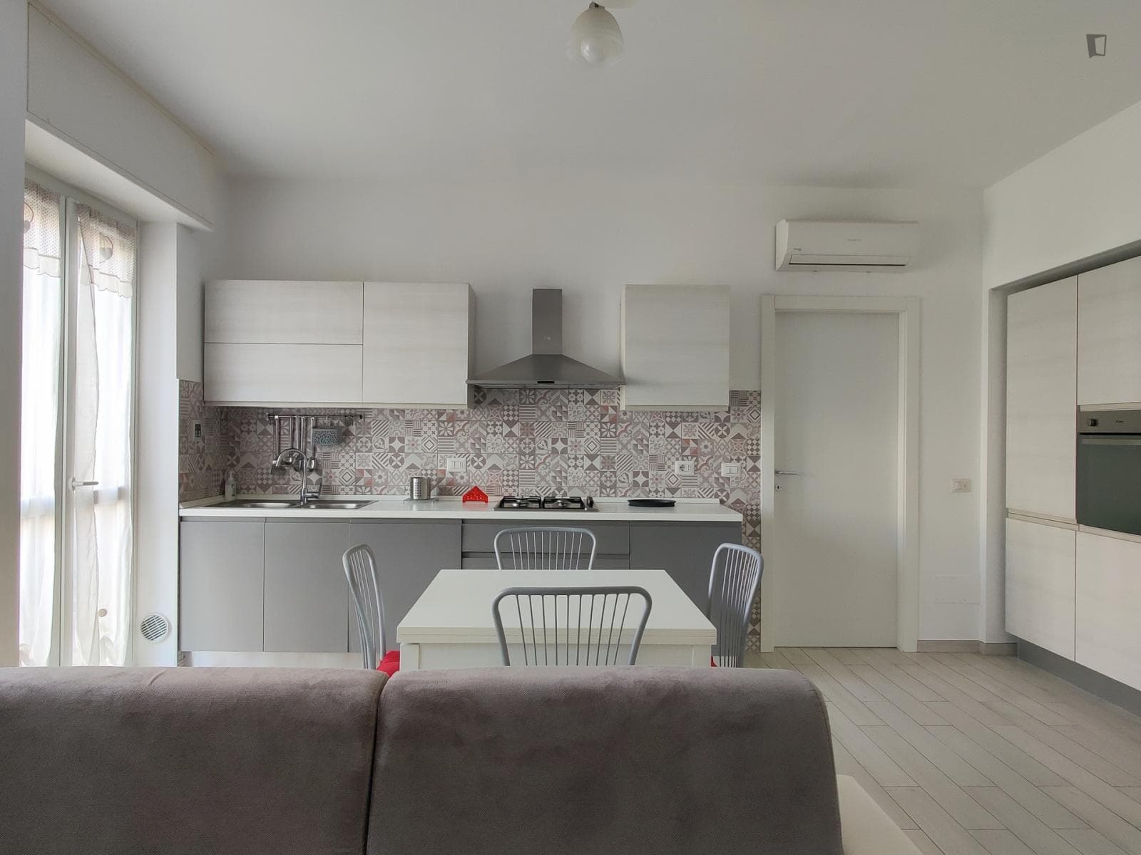 Homely 1-bedroom apartment with balcony next to Primaticcio metro station photo 1