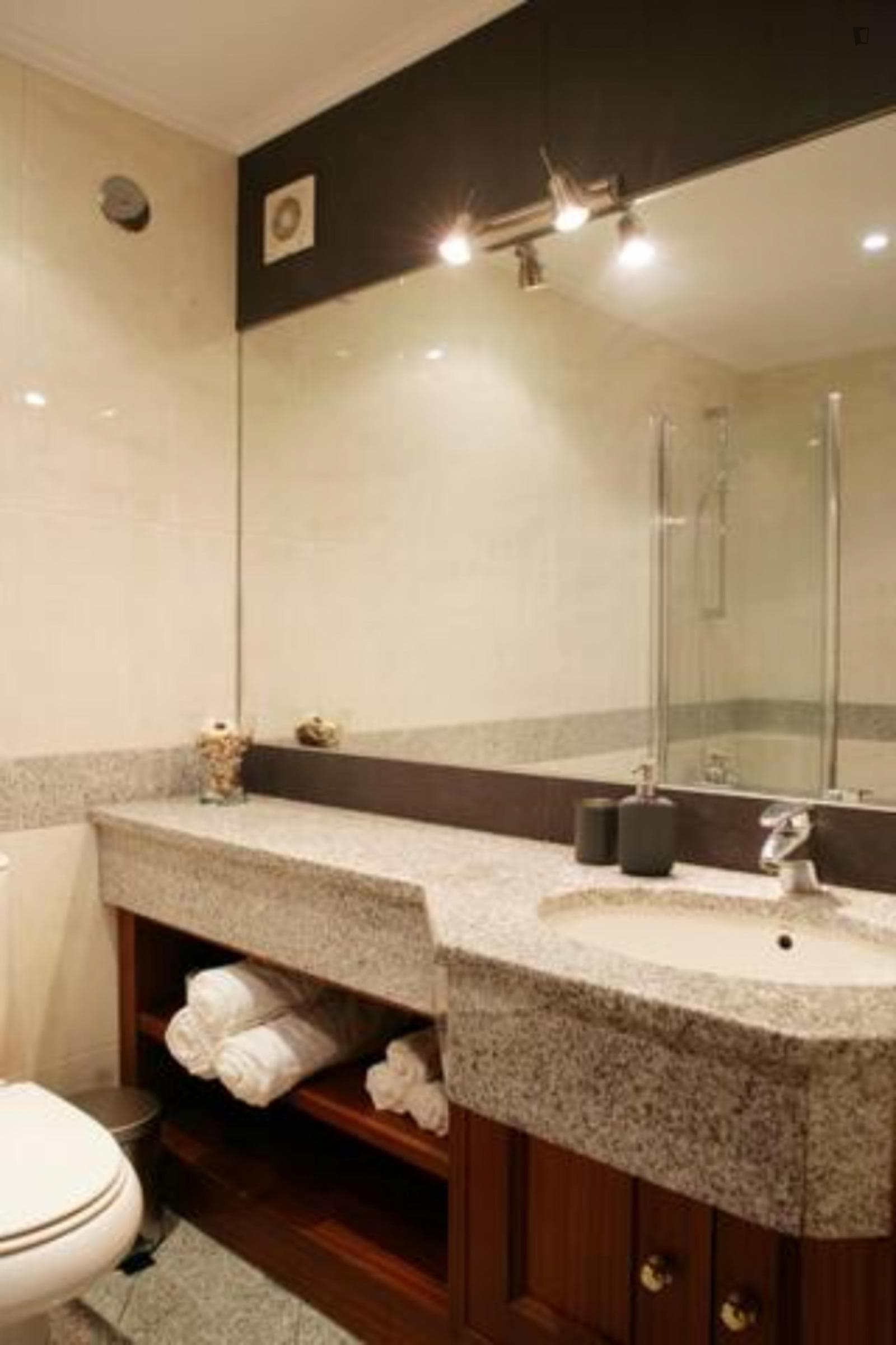 Very cool 2-bedroom apartment in Parque das Nações photo 1