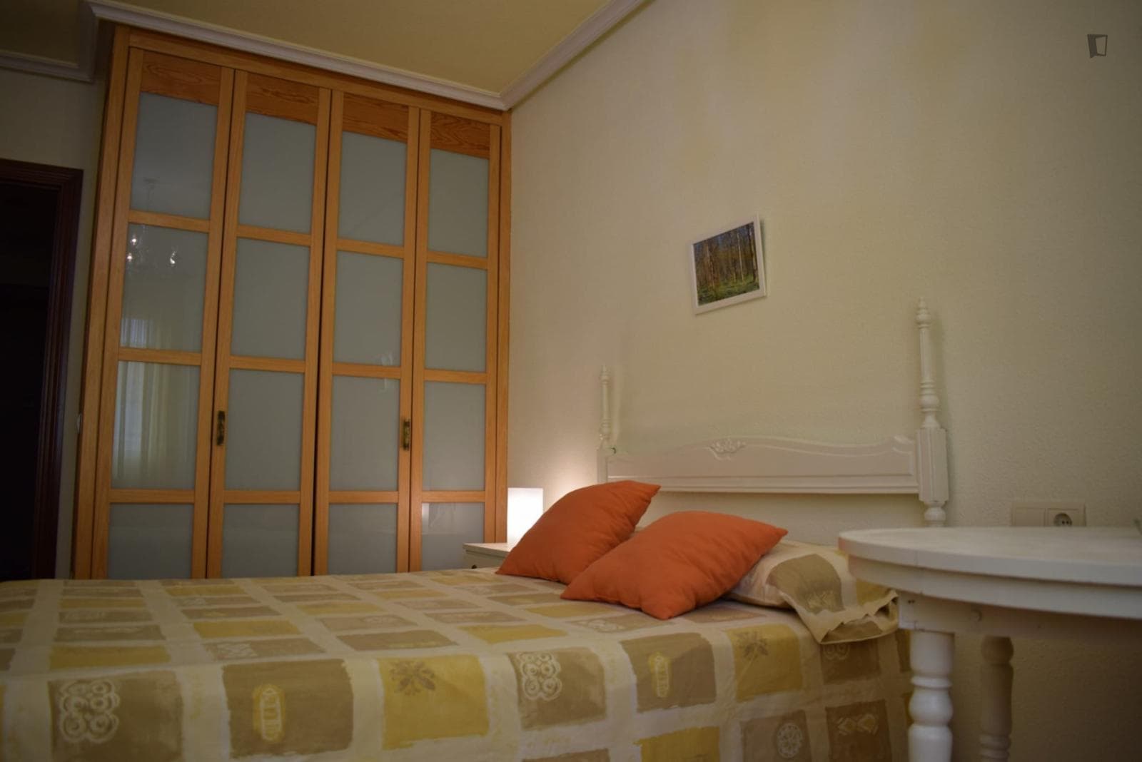 Comfy double bedroom close to La Alamedilla train station photo 1