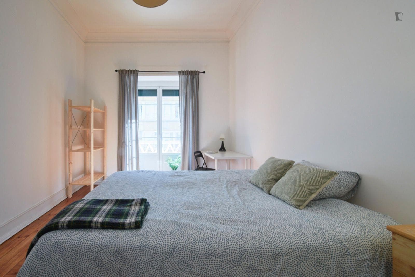Cool double bedroom next to Areeiro metro station photo 1