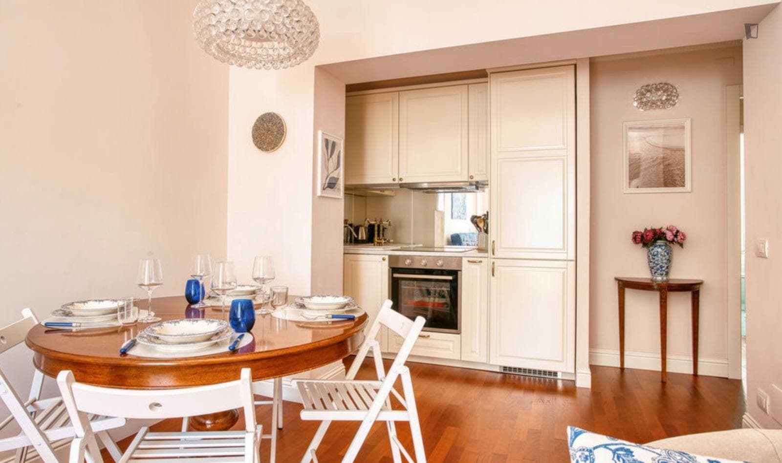 Beautiful 1-bedroom apartment close to Sforza Policlinico metro station photo 1
