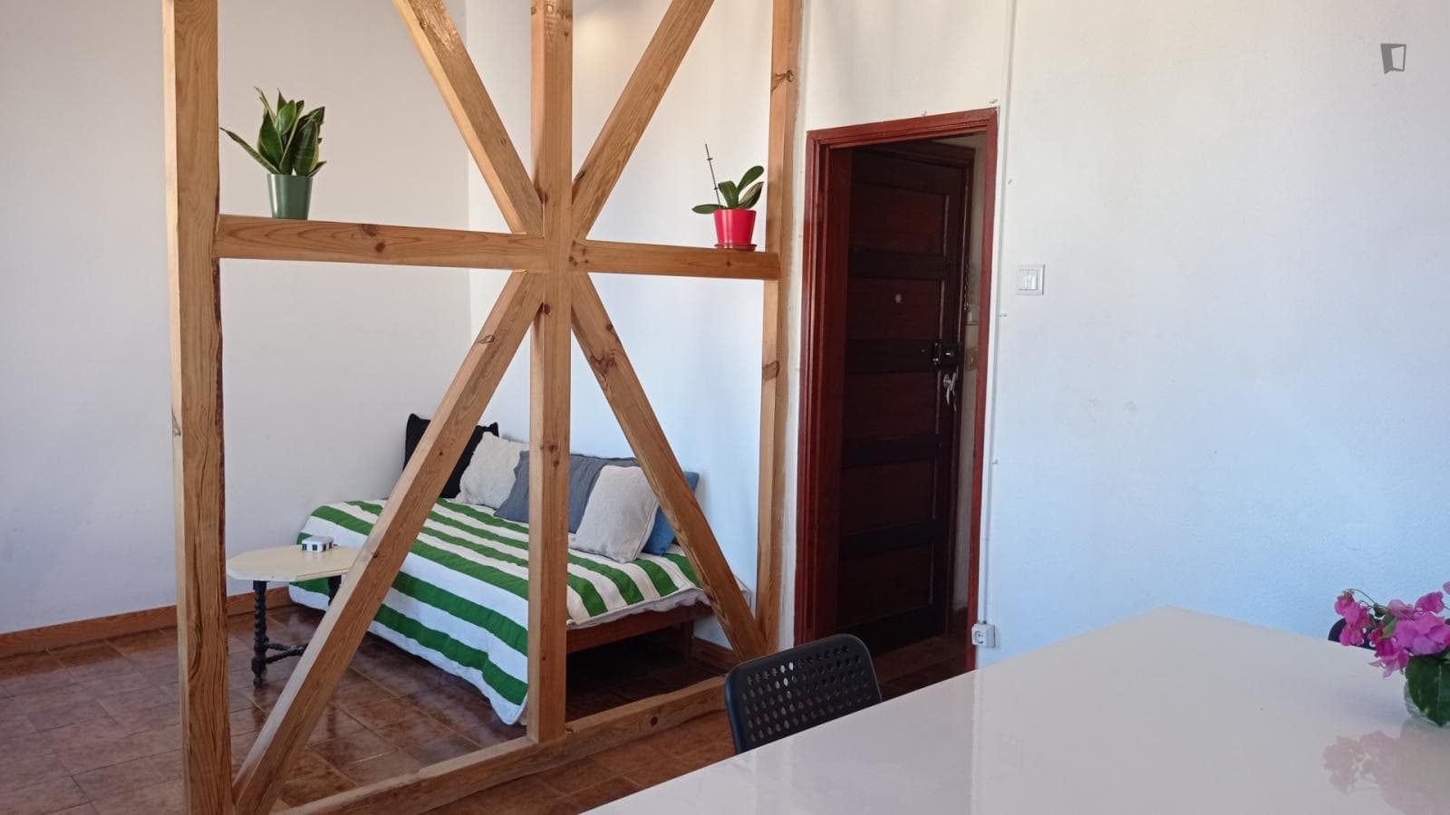 Cosy 2-bedroom apartment close to Santa Apolónia train station photo 1