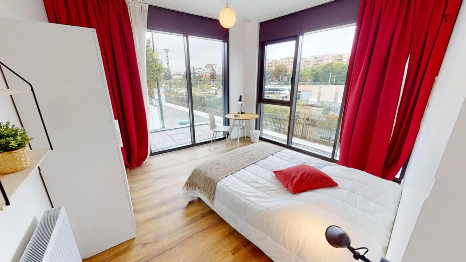 Lovely double bedroom in a 12-bedroom apartment close to Bois Colombre train station photo 1