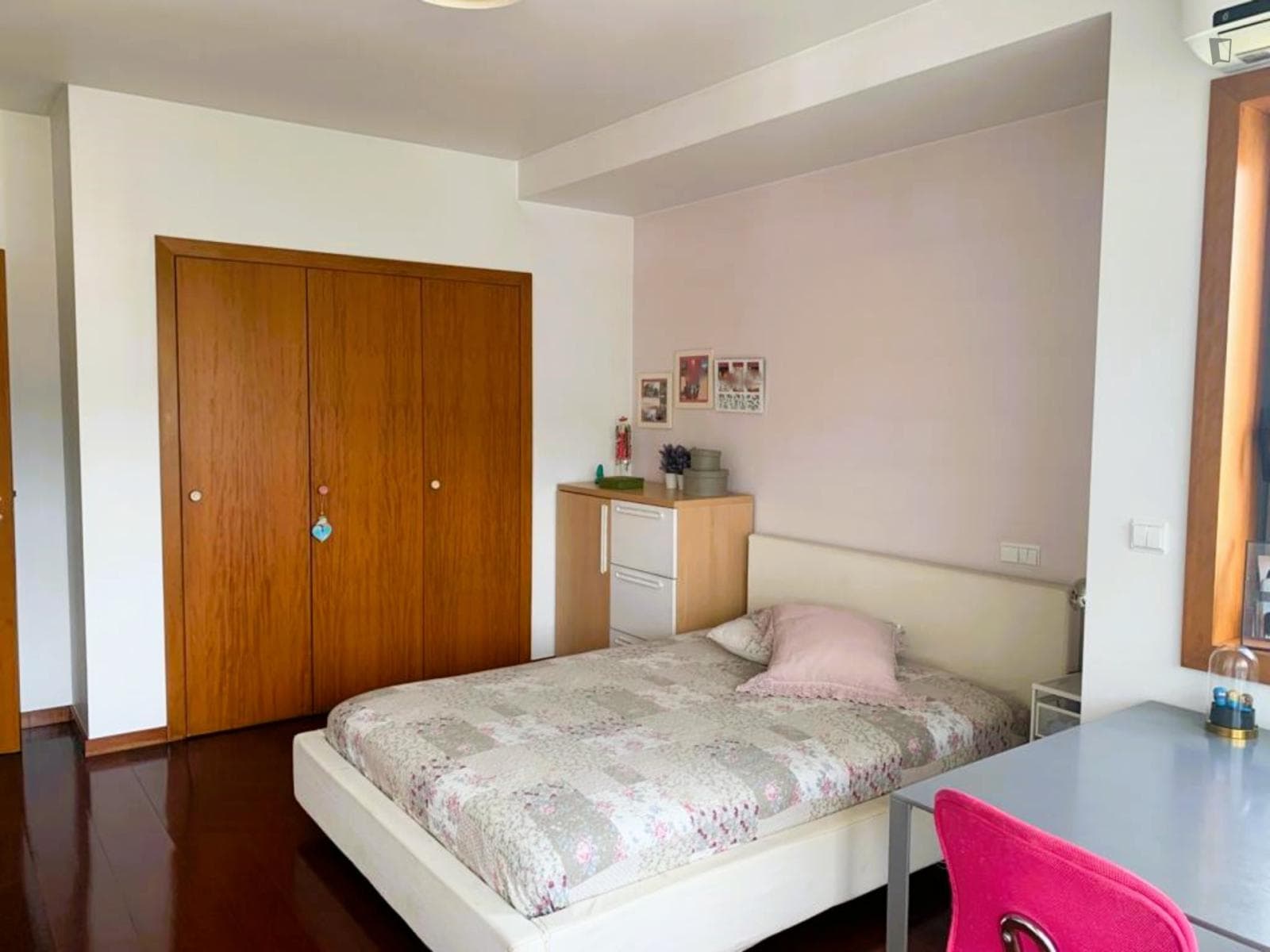 Homey double bedroom with balcony close to Universidade do Minho - Campus de Gualtar photo 1