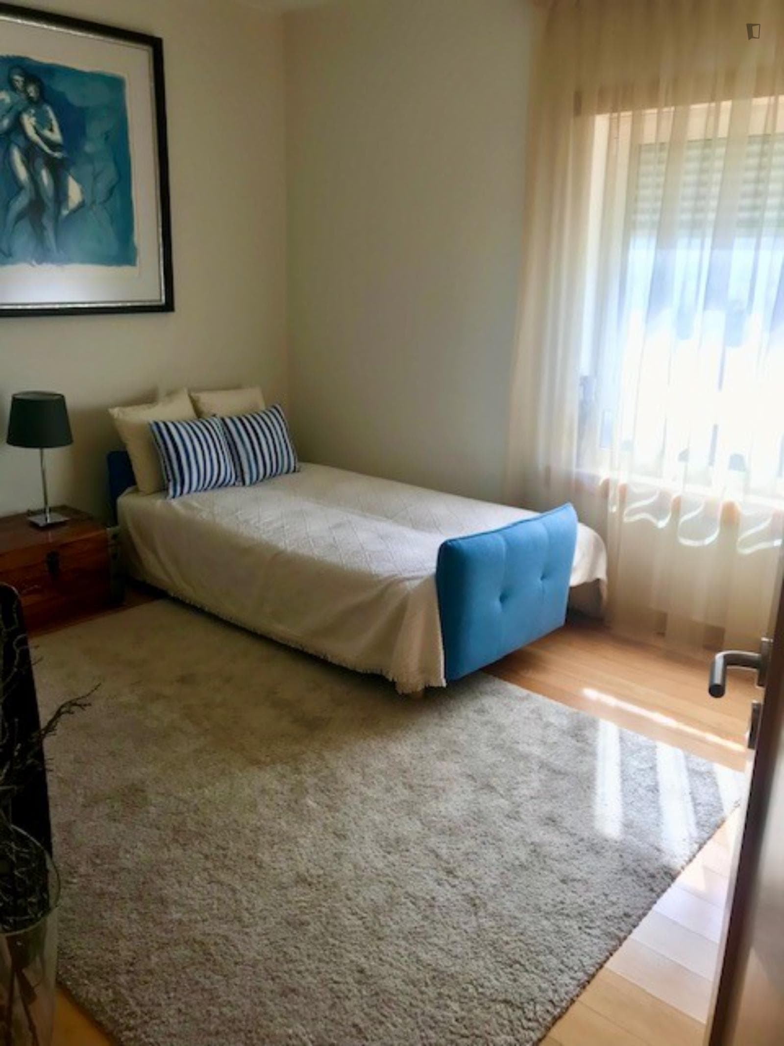 Appealing single bedroom in a 4-bedroom apartment in Oeiras photo 1