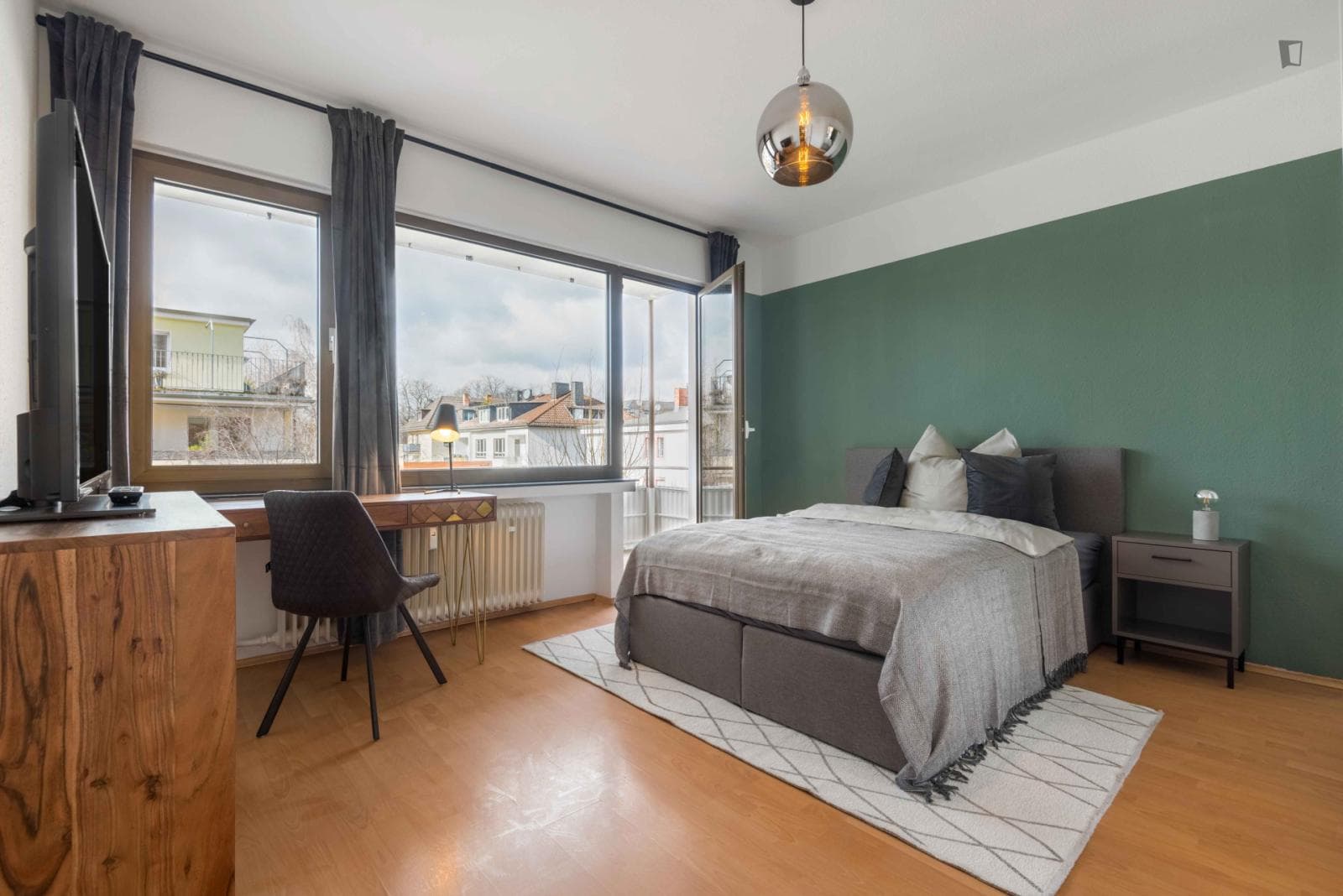 Double bedroom with a small terrace, in Westend photo 1