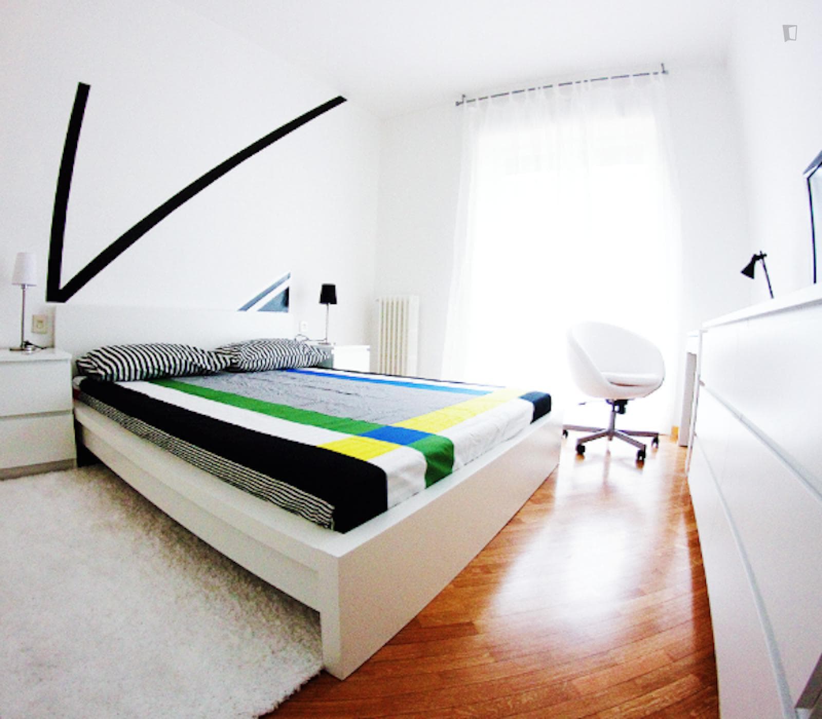 Double bedroom in 5-bedroom apartment photo 1