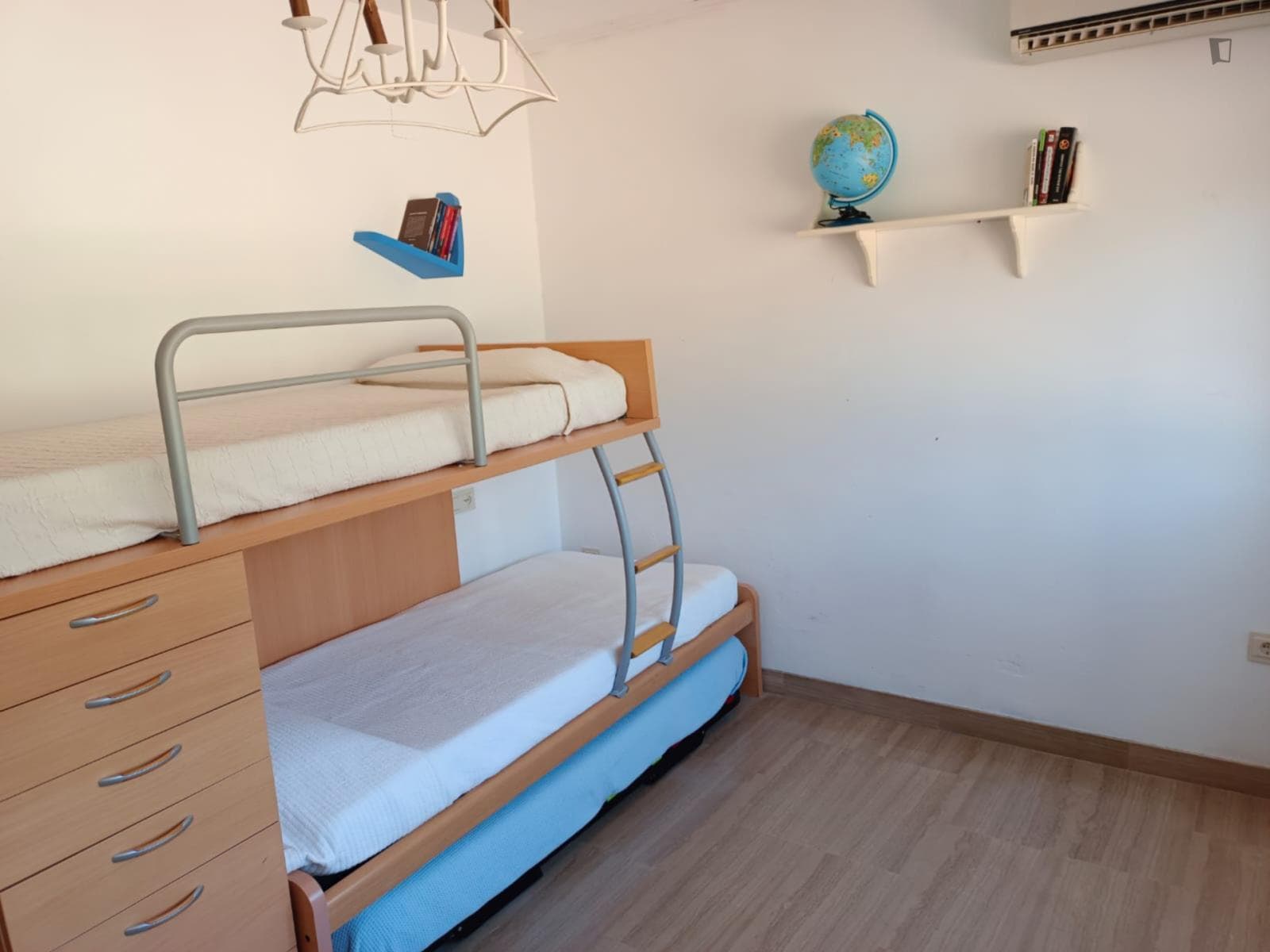 Lovely twin bedroom in La Zubia (Granada) photo 1