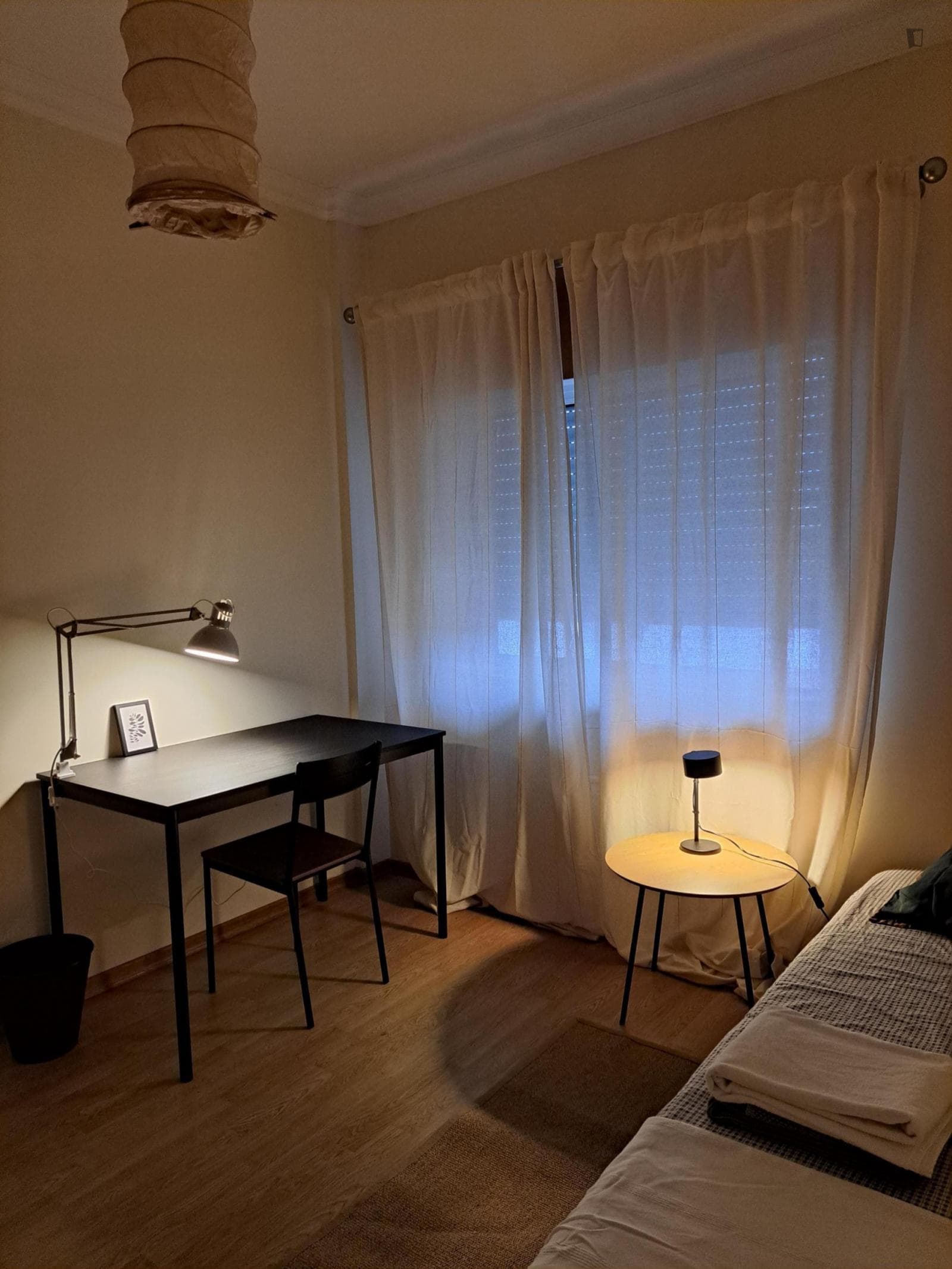 Homely single bedroom in the centre of Caldas da Rainha photo 1