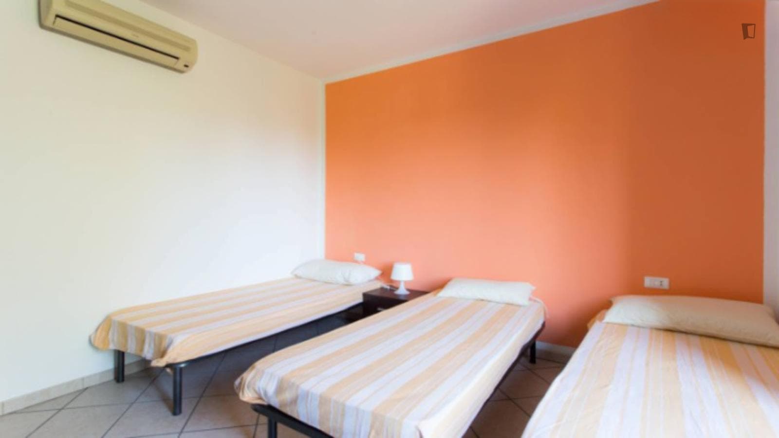 Inviting one-bedroom flat a stone's throw from Politecnico di Milano photo 1