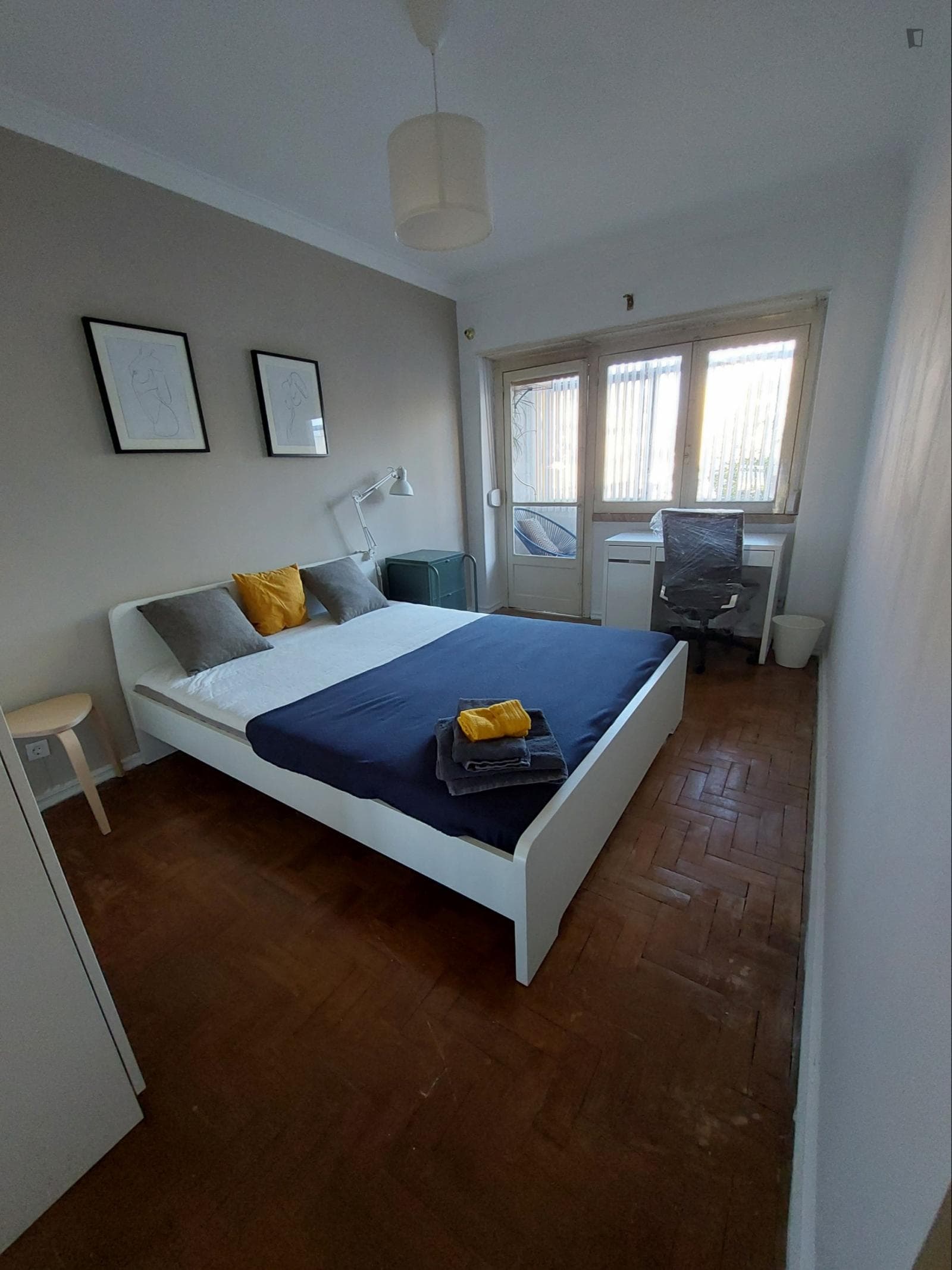 cosy double bedroom 3MIN metro 10Min University Europeia photo 1