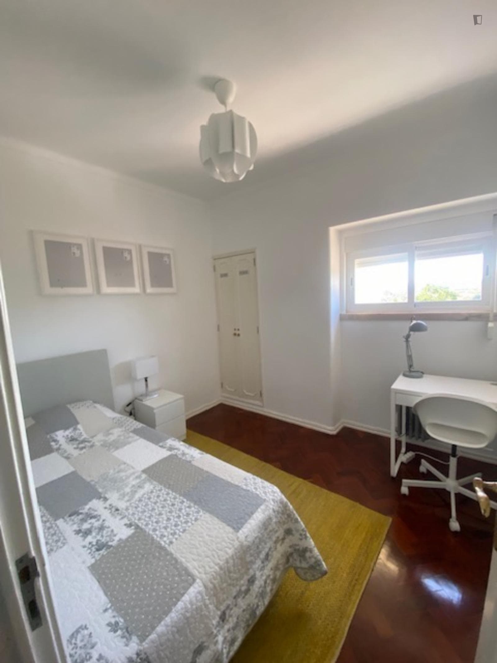 Nice double bedroom with a private bathroom photo 1