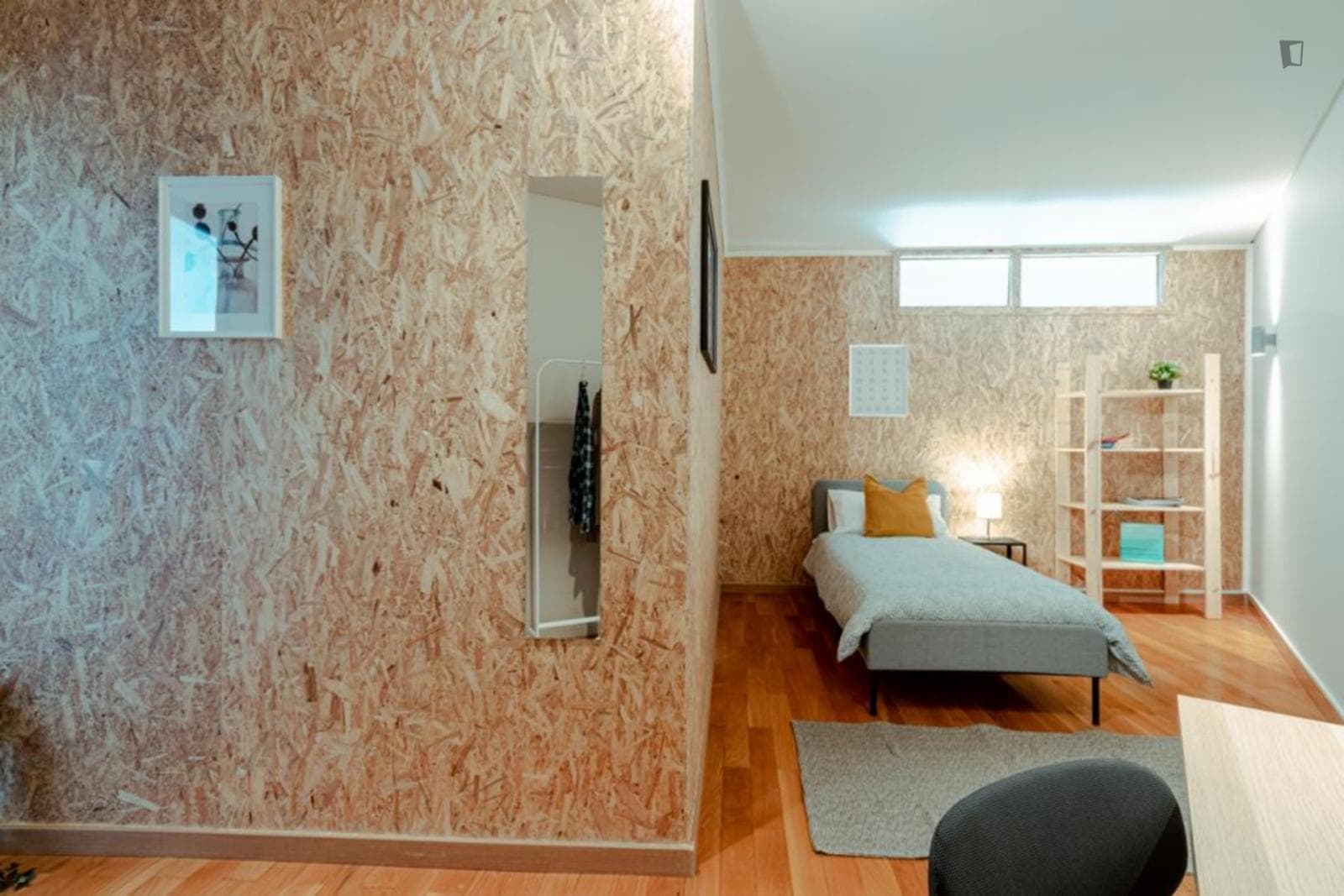 Nice bedroom in a 6-bedroom apartment photo 1