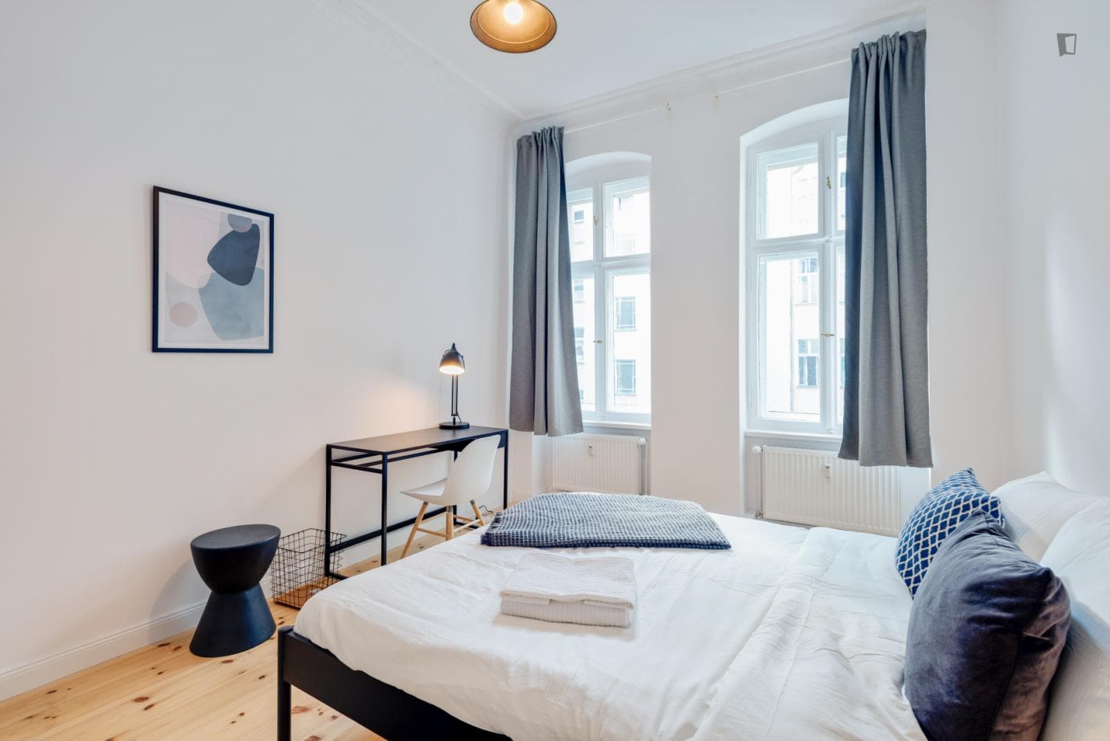 Tasteful single bedroom near S-/U-Bahn station photo 1