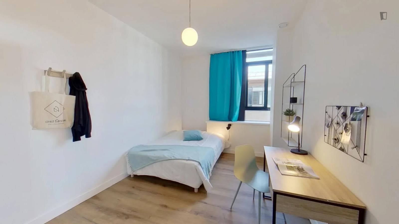 Inviting double bedroom near the Bois Colombes train station photo 1