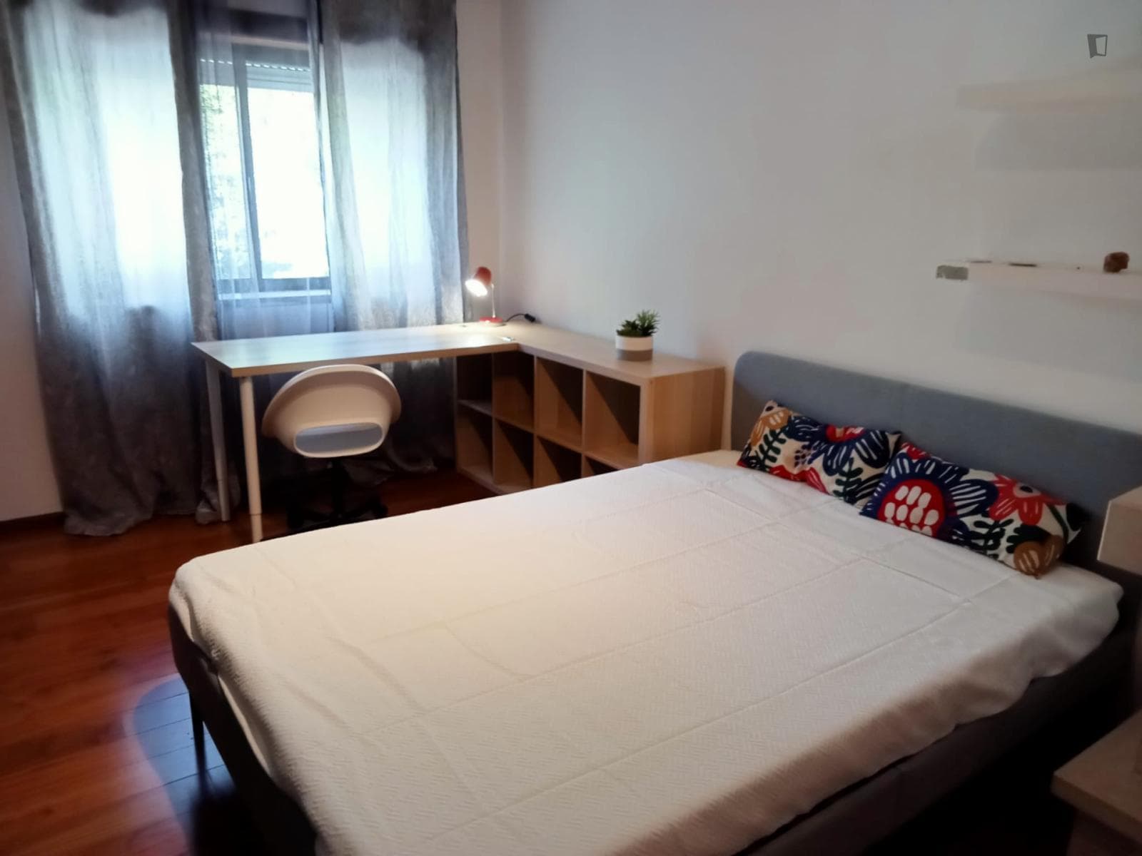 Fabulous bouble bedroom in a 6-bedroom apartment photo 1