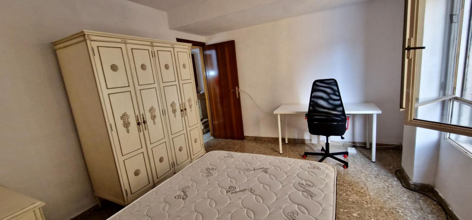Comfy double bedroom near the Campus d'Alcoi of Universitat Politècnica de València photo 1