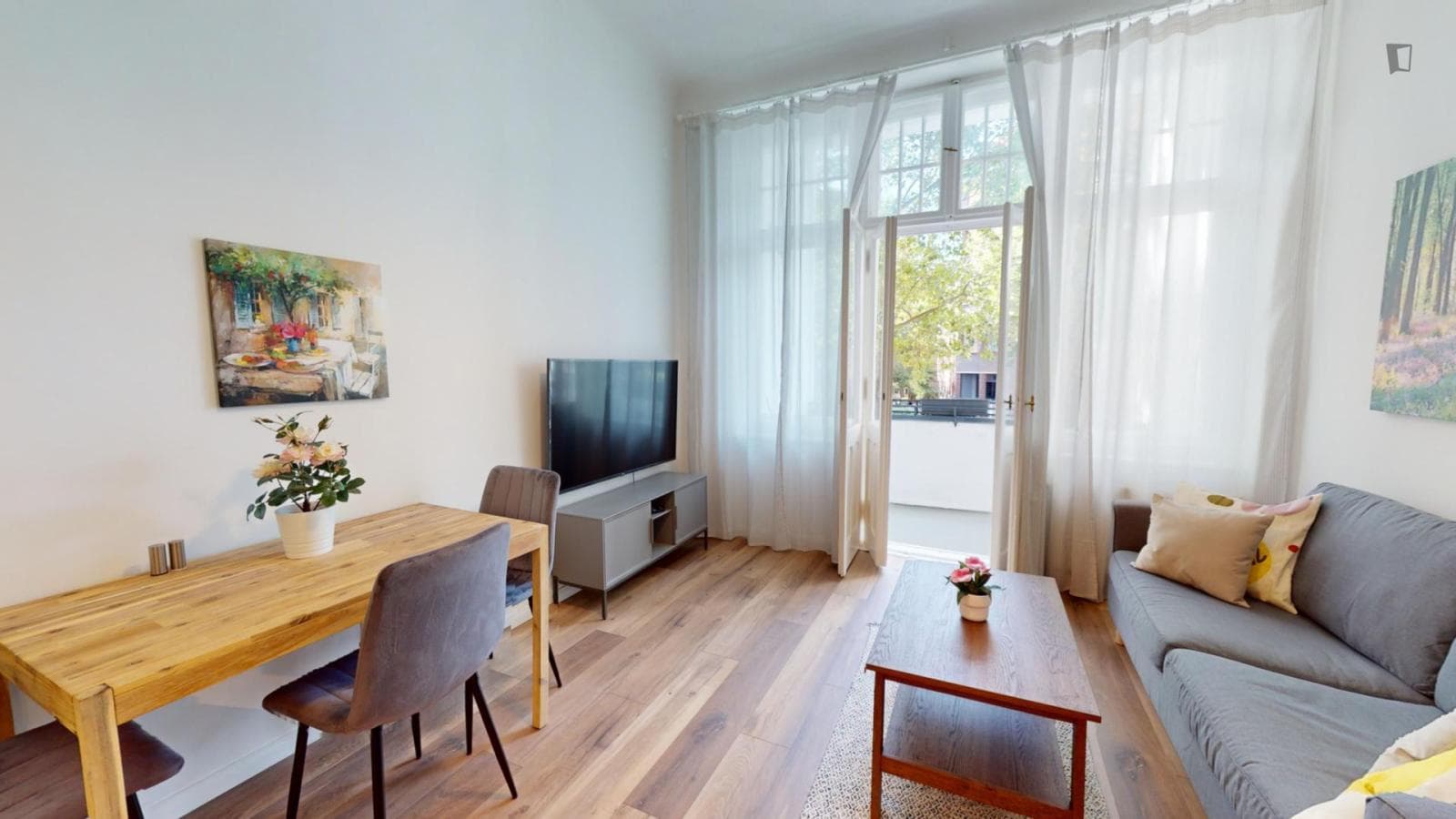 Lovely 2-bedroom apartment with balcony close to Beusselstraße train station photo 1