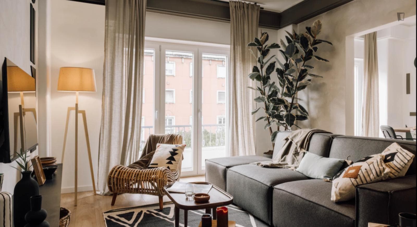 Tasteful 3-bedroom apartment next to Parque Eduardo VII photo 1