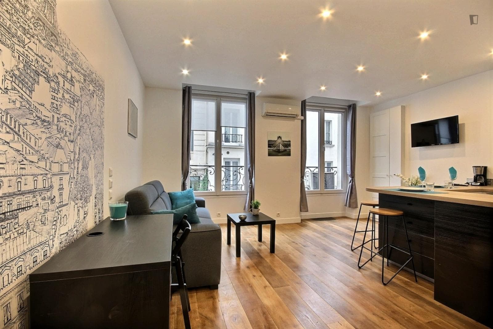 Splendid studio steps from the Bonne Nouvelle metro station photo 1