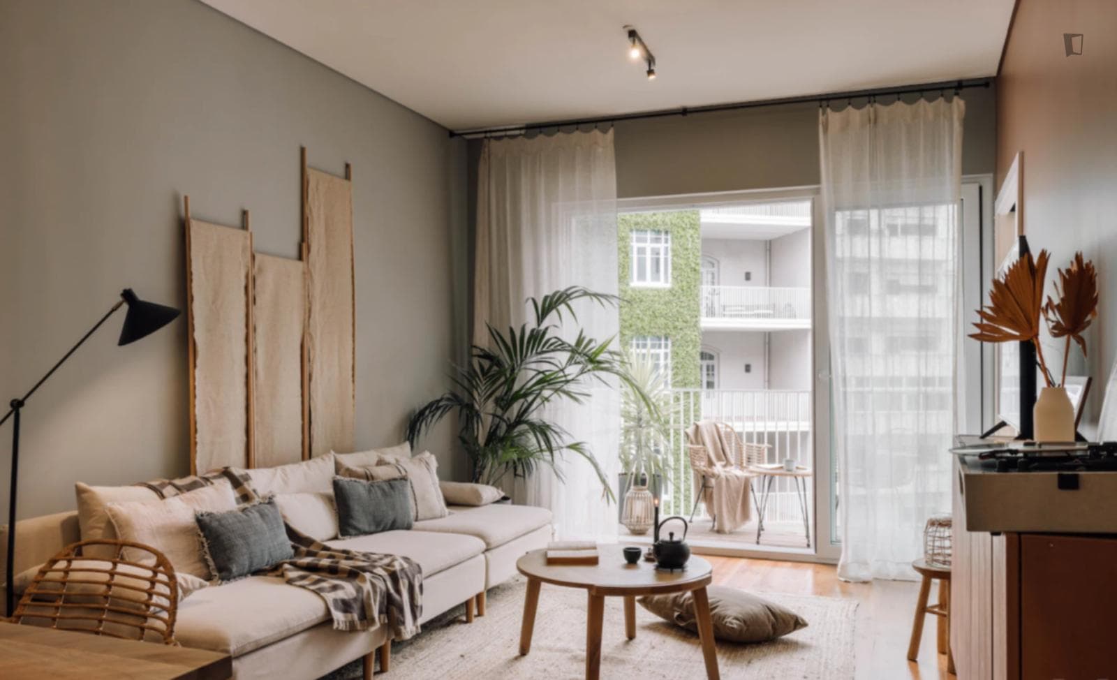 Contemporary 2-bedroom apartment close to Parque metro station photo 1