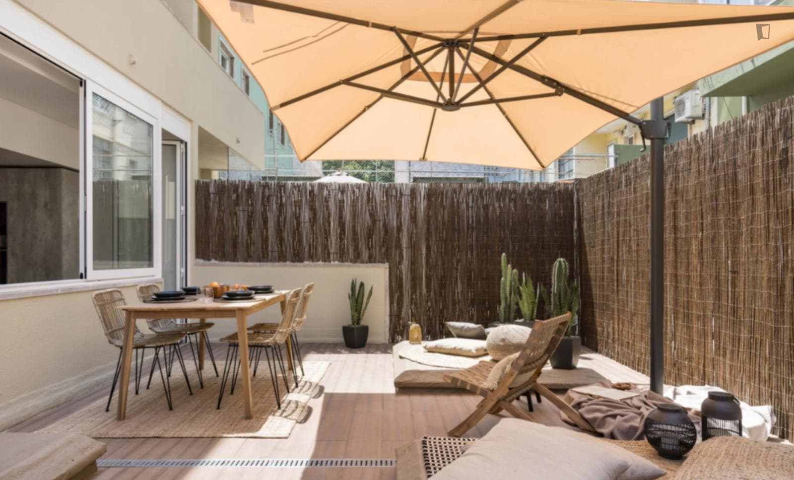 Interesting 2-bedroom apartment with terrace in Lapa photo 1