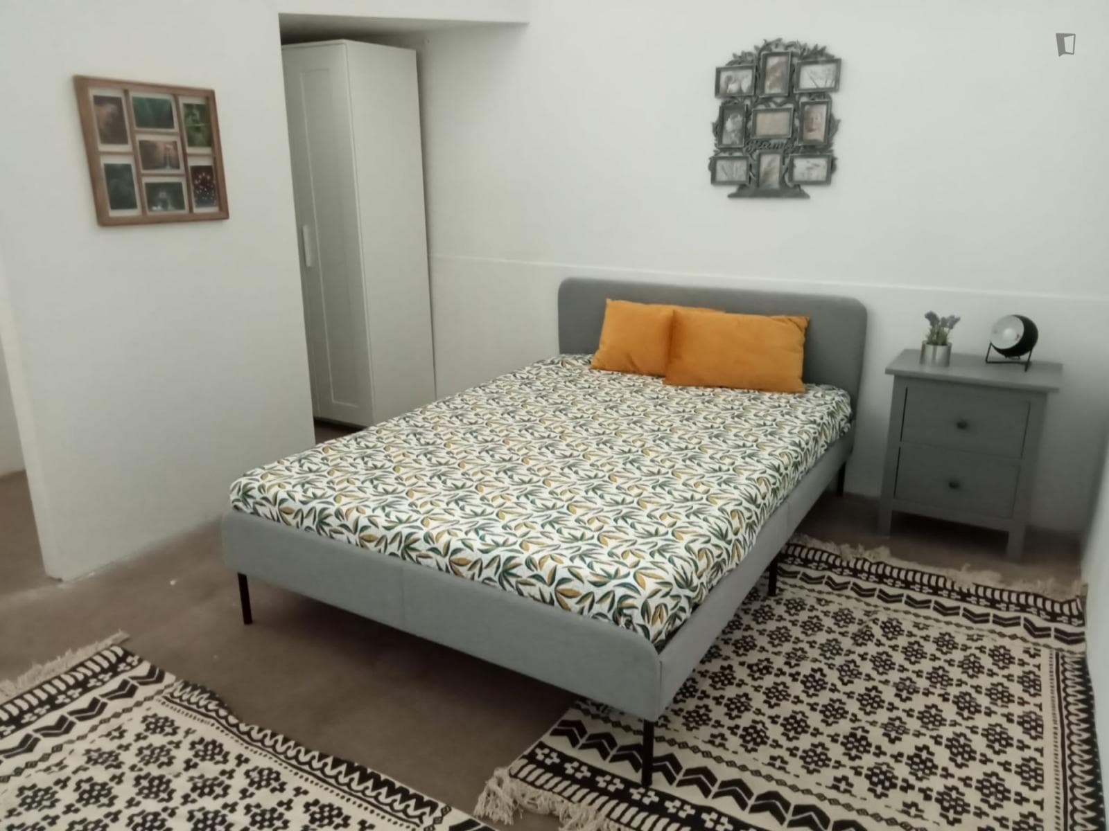Amazing double bedroom in a 8-bedroom apartment photo 1