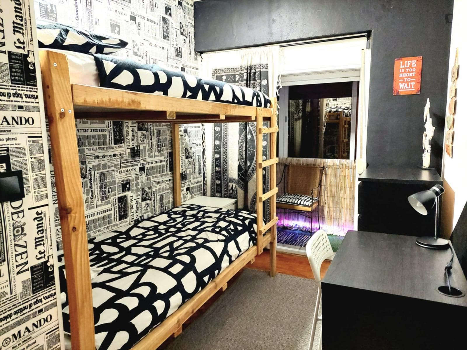 Great twin bedroom not too far from Praia Nova  photo 1