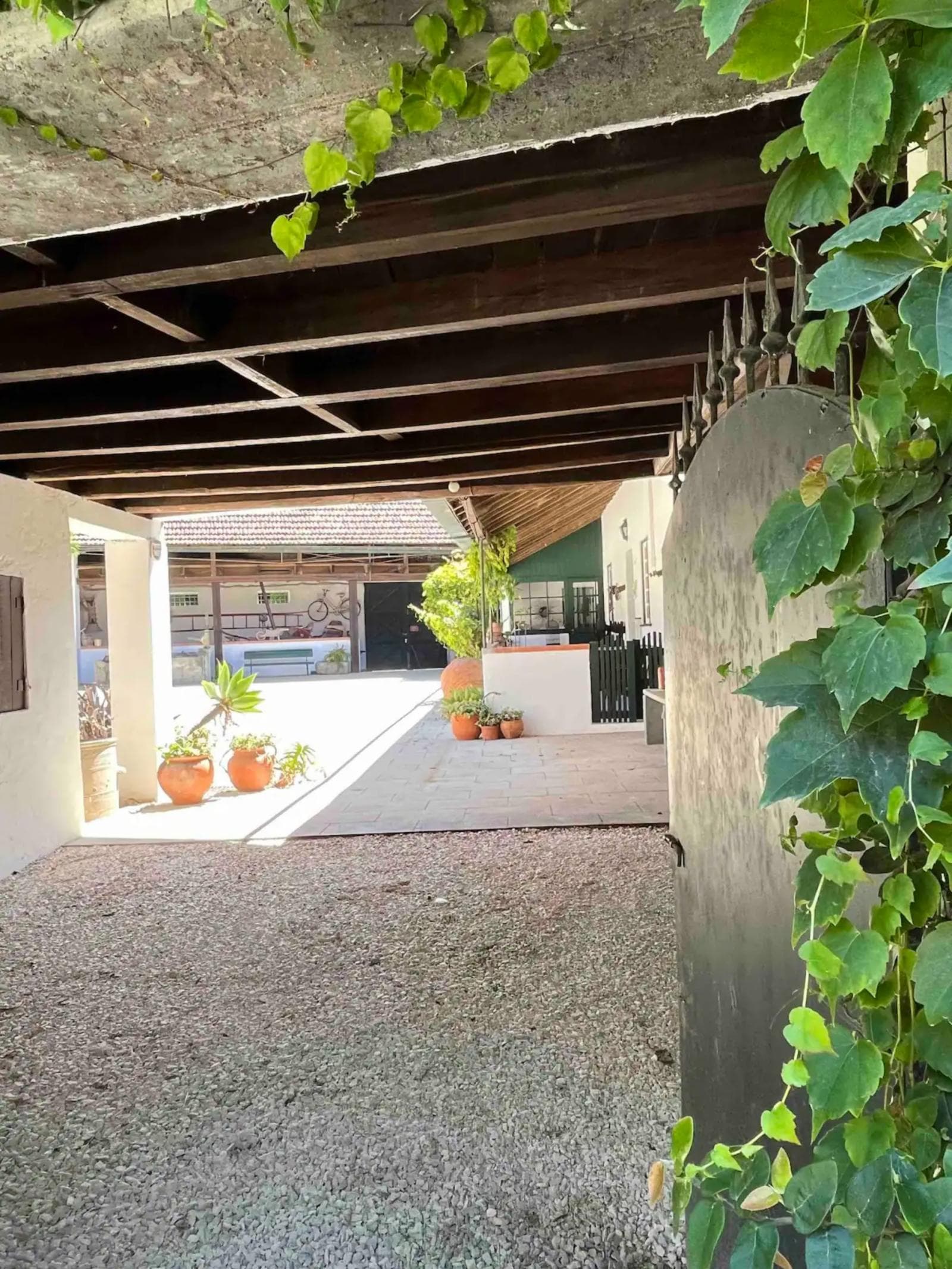 2-bedroom house, with outdoor area photo 1