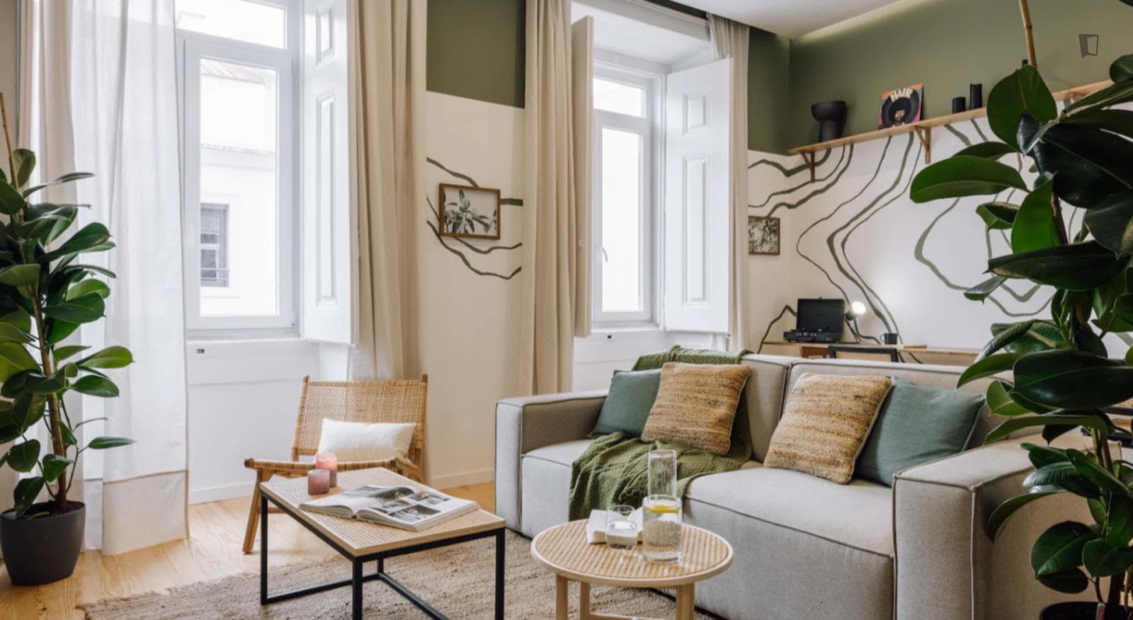 Charming 1-bedroom apartment next to Rato metro station photo 1