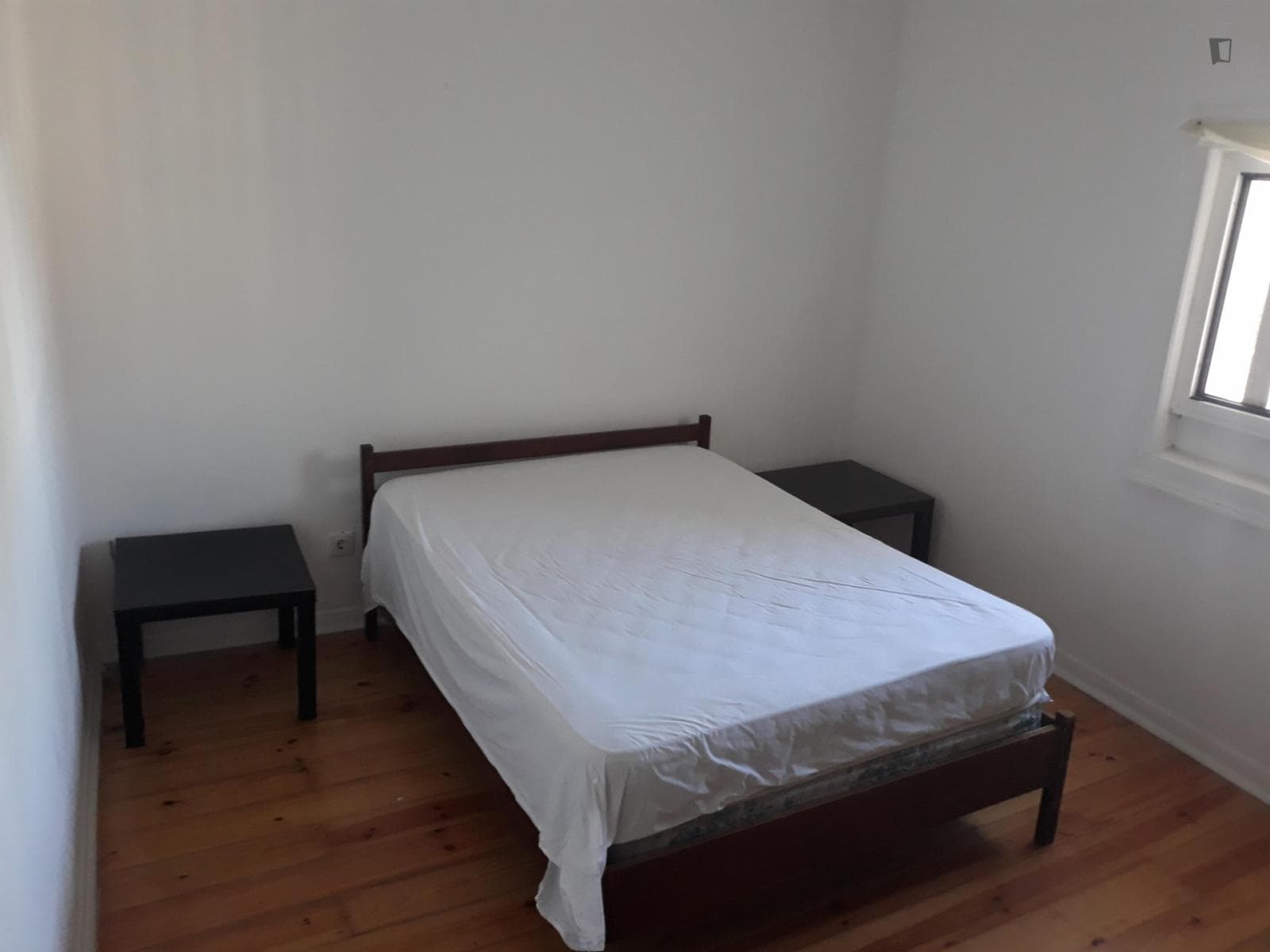 Welcoming double bedroom close to IST photo 1