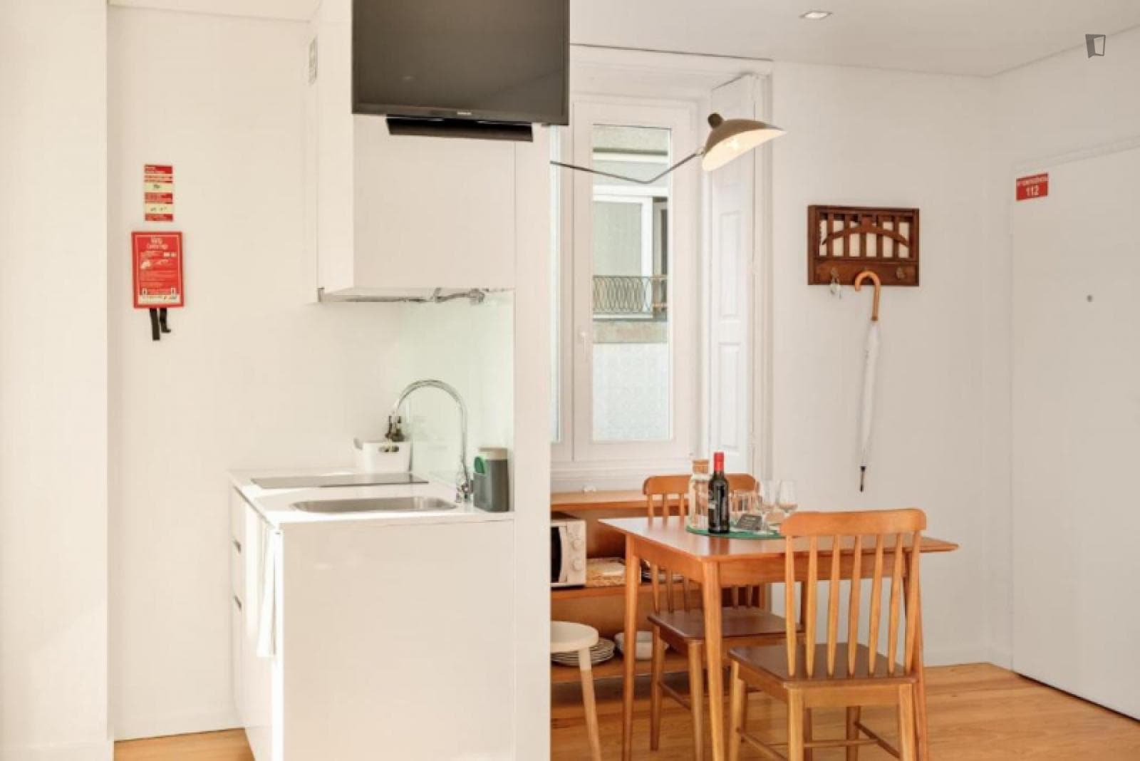 Elegant and bright studio near Torre dos Clérigos photo 1