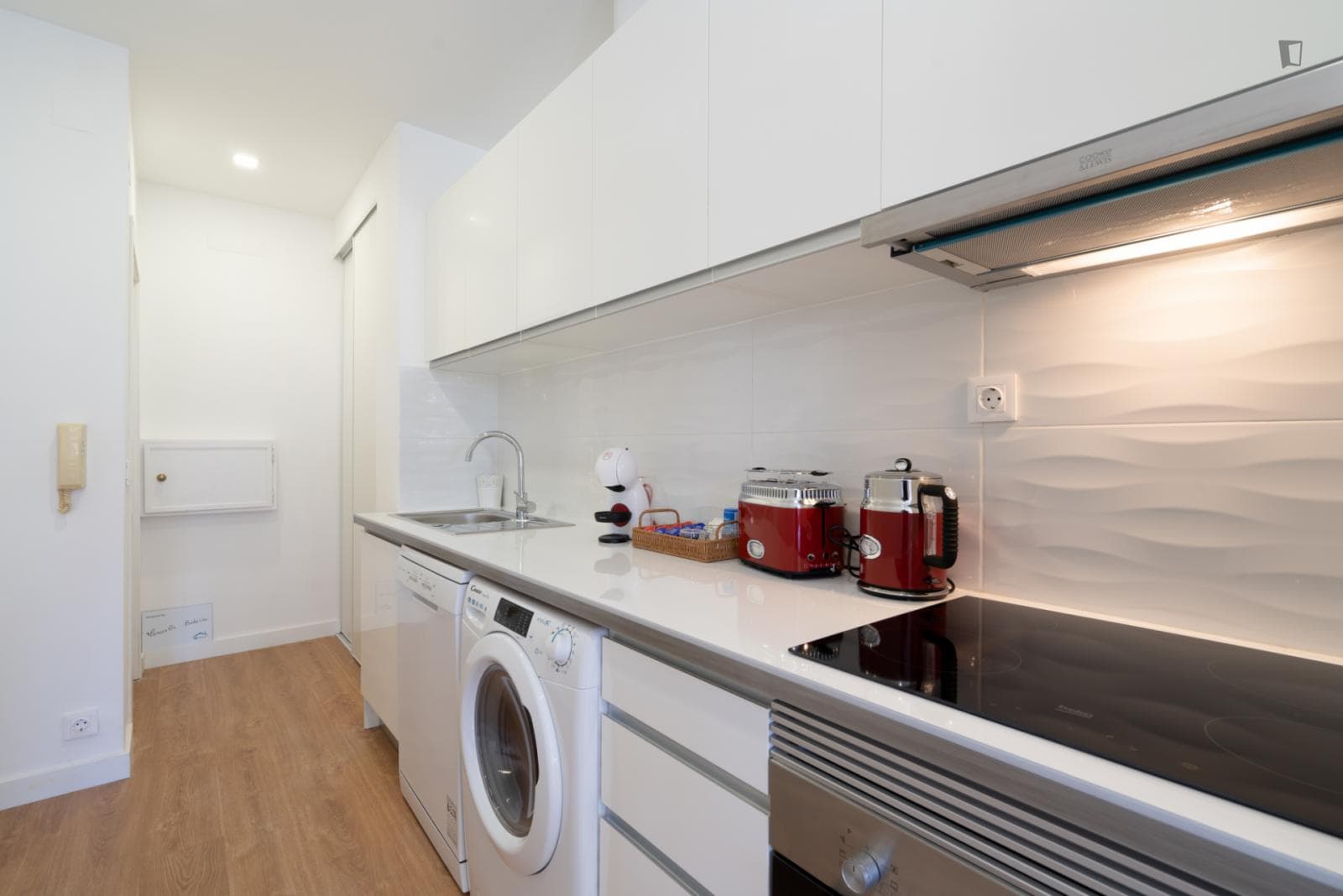 Modern and bright studio close to Igreja Paroquial de Santo Ildefonso photo 1