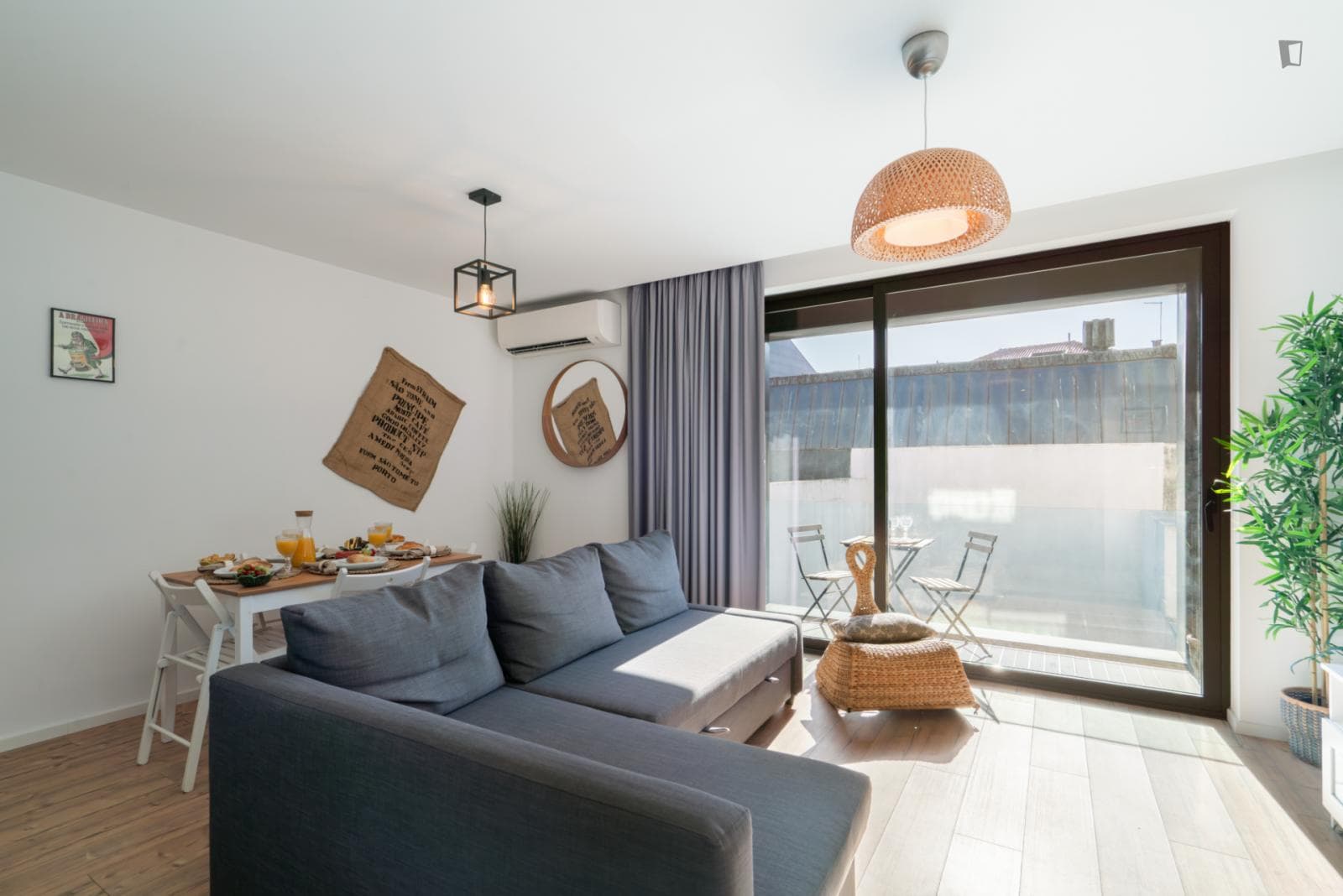 Charming 1-bedroom flat near the Aliados metro photo 1